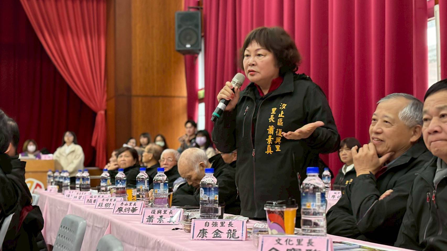 汐止復興里長蕭素真提里民需求。