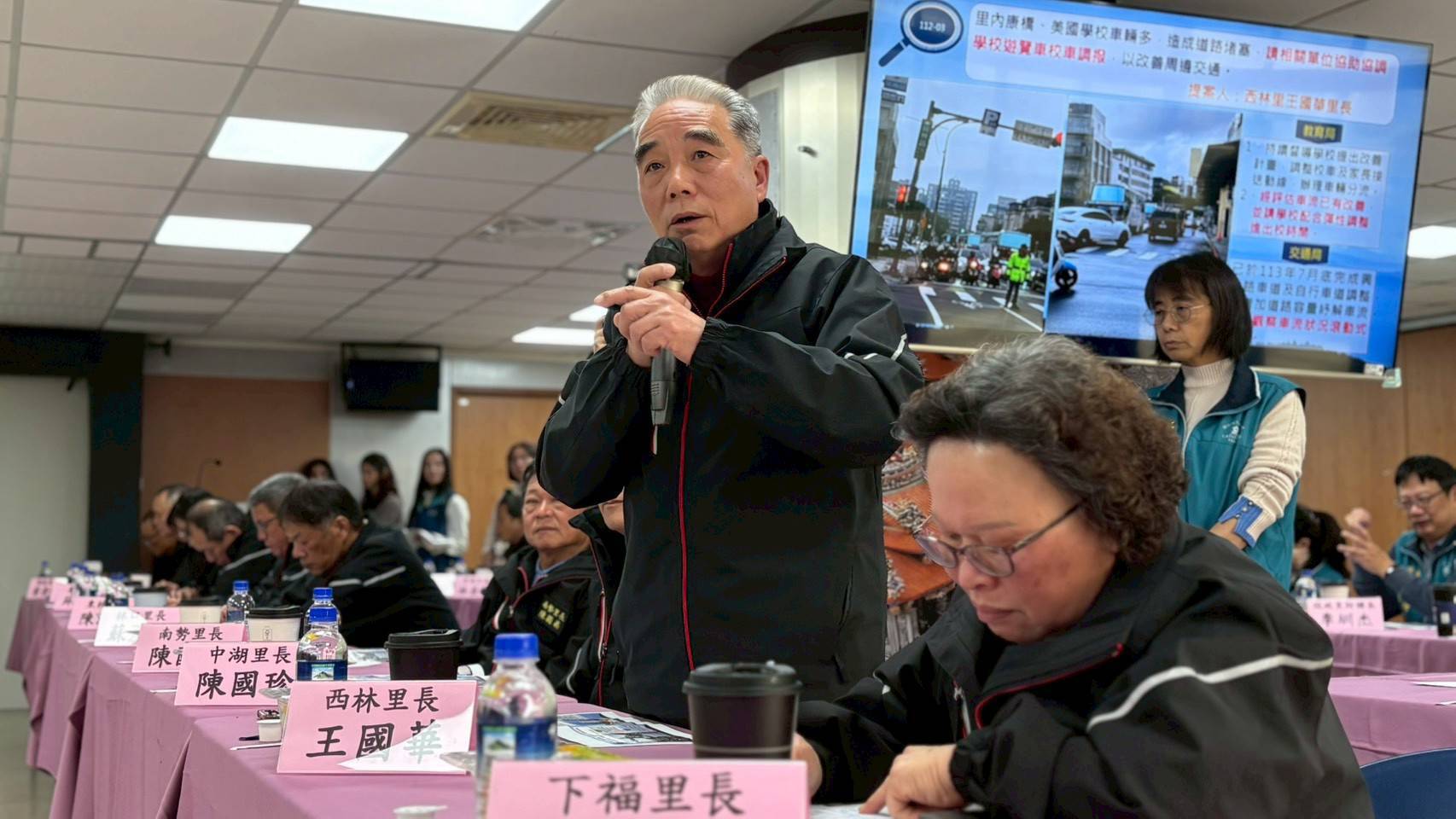 西林里長王國華反映里內校車交通壅塞問題