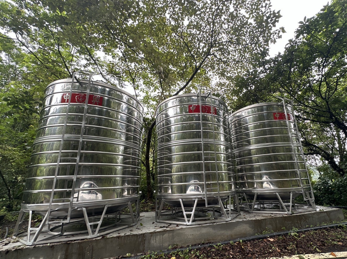 忠治里簡水系統新設3座10噸不銹鋼蓄水塔，讓居民用水更穩定