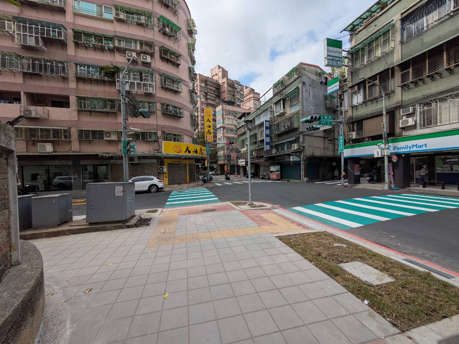 三重區永福國小人行環境改善完成後，代表新北市完成第97校通學廊道改善工程。圖為改善後照片。