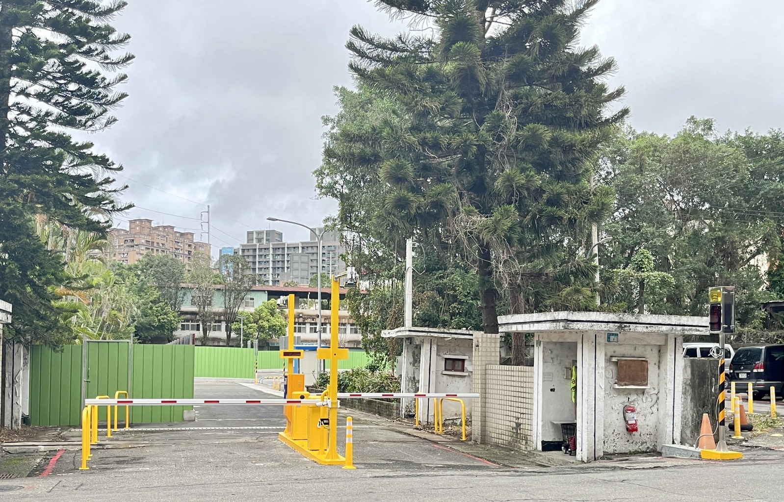 中和區錦昌平面停車場-1