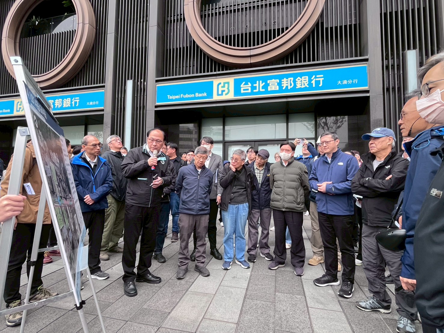 新北捷運局長說明路廊現況