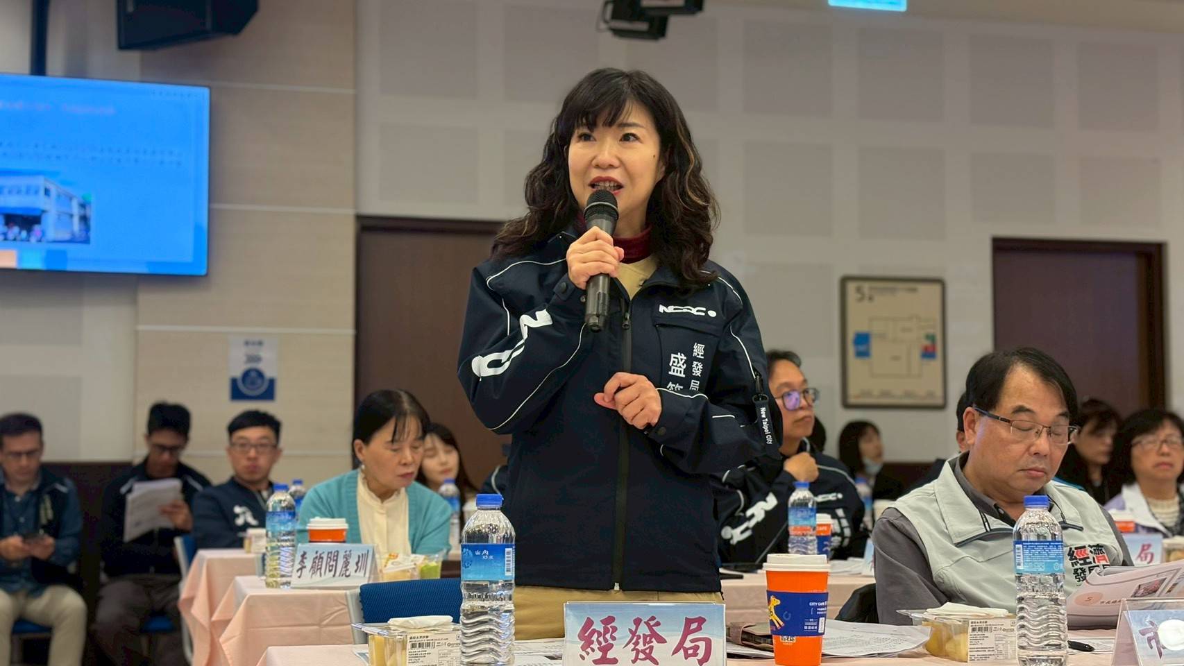 經濟發展局長盛筱蓉回應萬里公有零售市場改建議題。