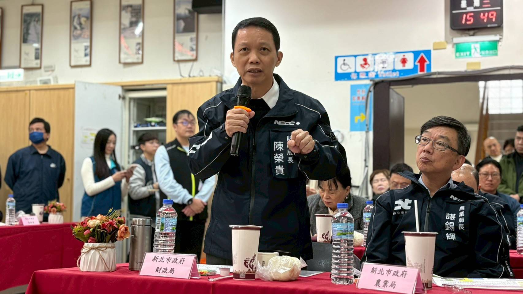 財政局長陳榮貴回應里長提案。