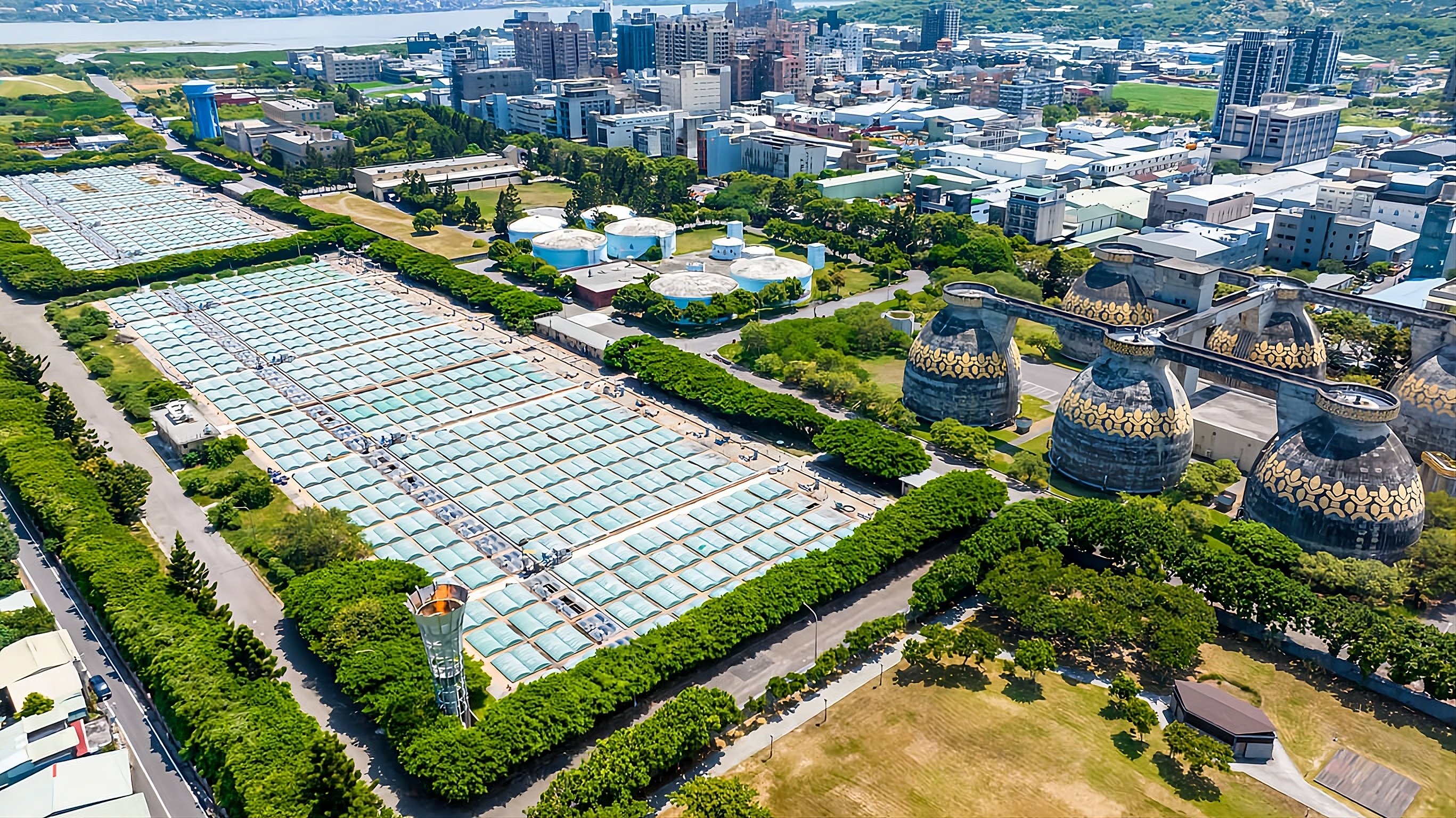 八里污水處理廠日夜運作，長期協助處理大臺北地區的生活污水