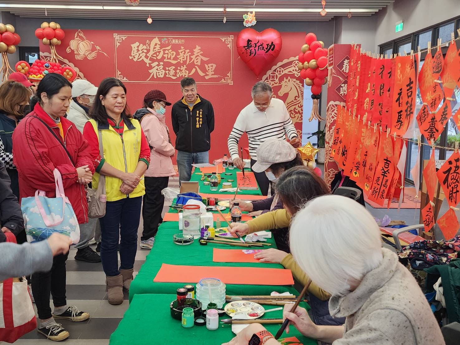 駿馬迎新春 福運滿八里 揮毫贈春聯活動2