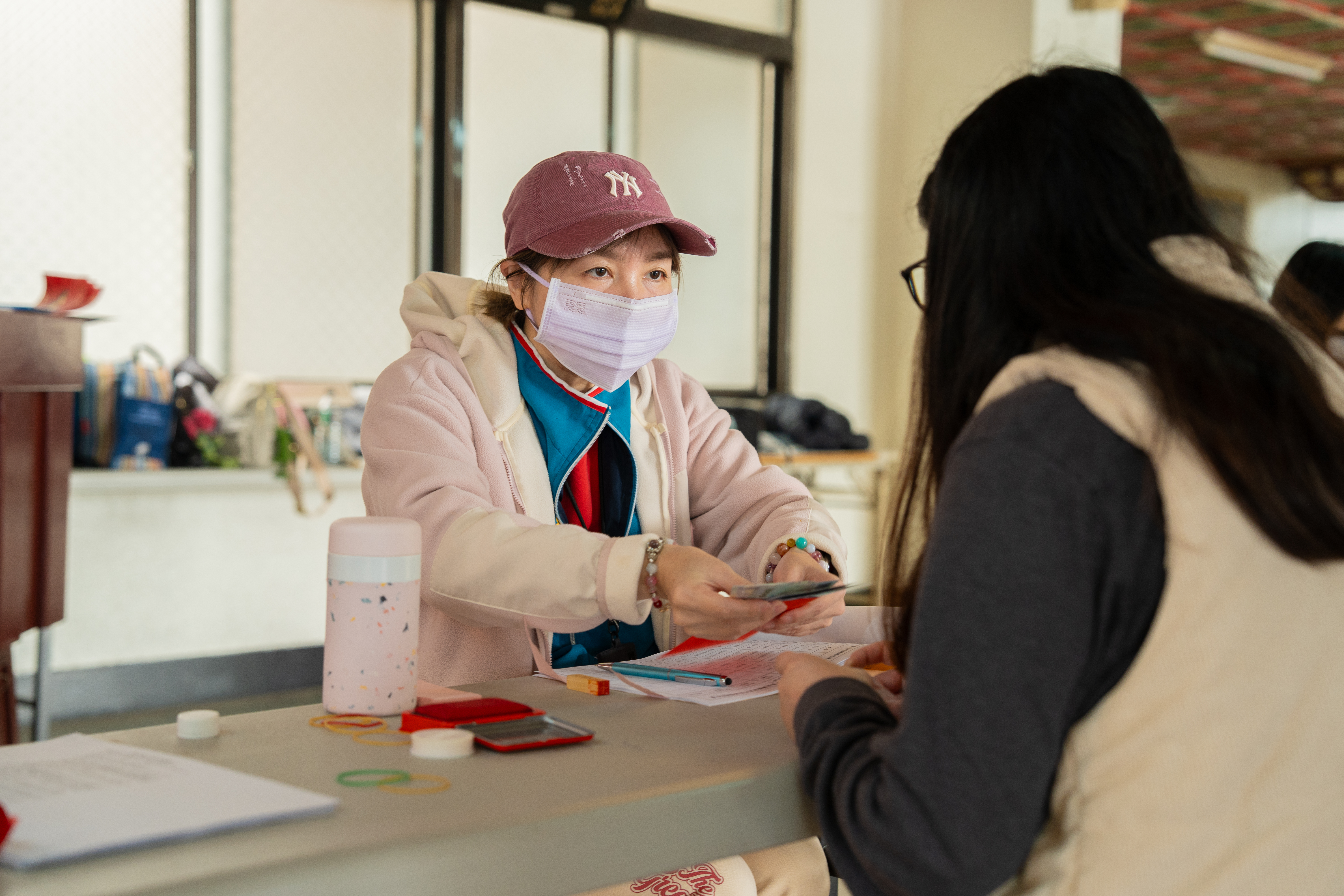 04.依據個案家庭狀況不同，分別發放3,500元和2,500元關懷金