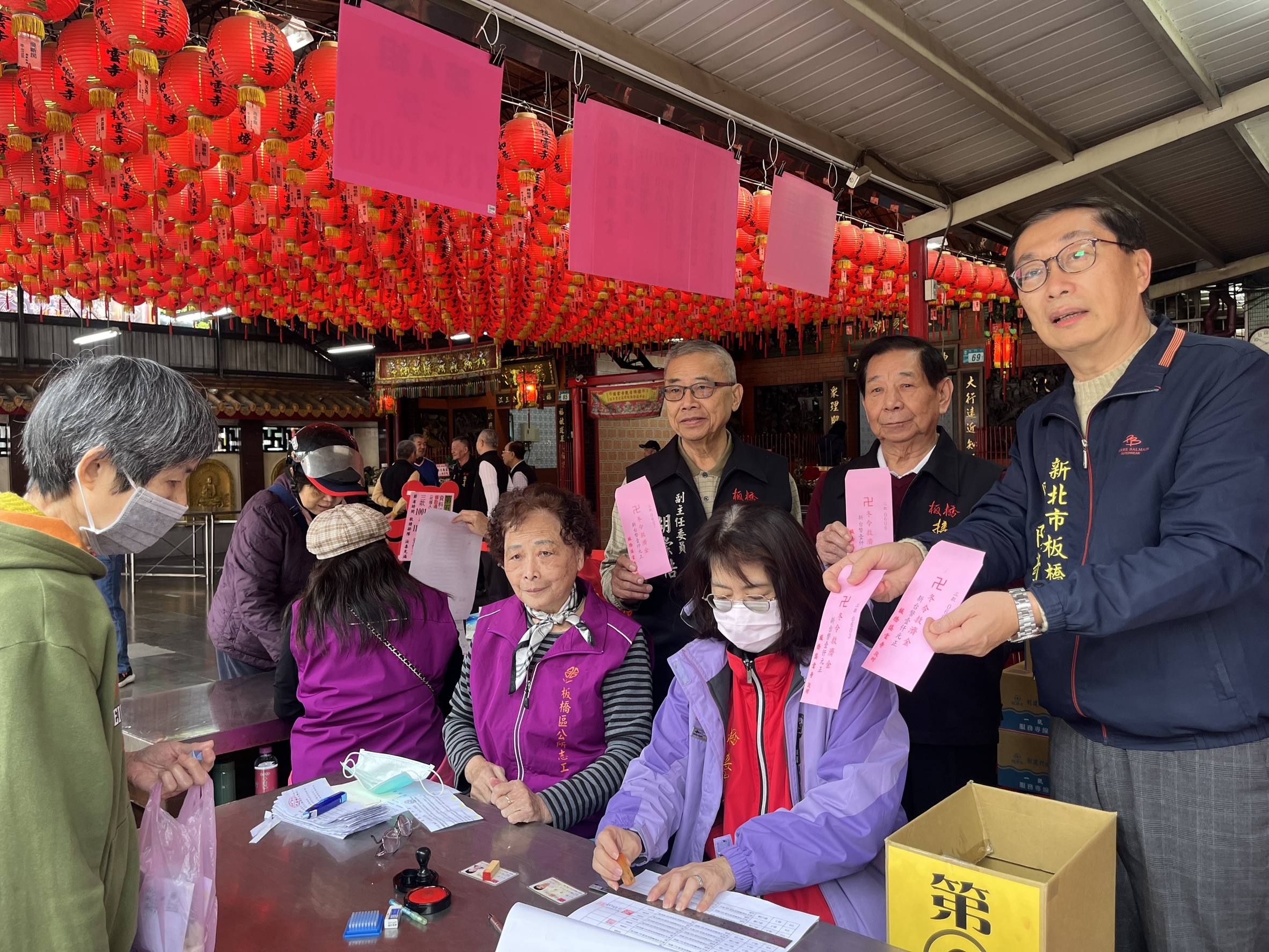 4.接雲寺發放冬令救濟金