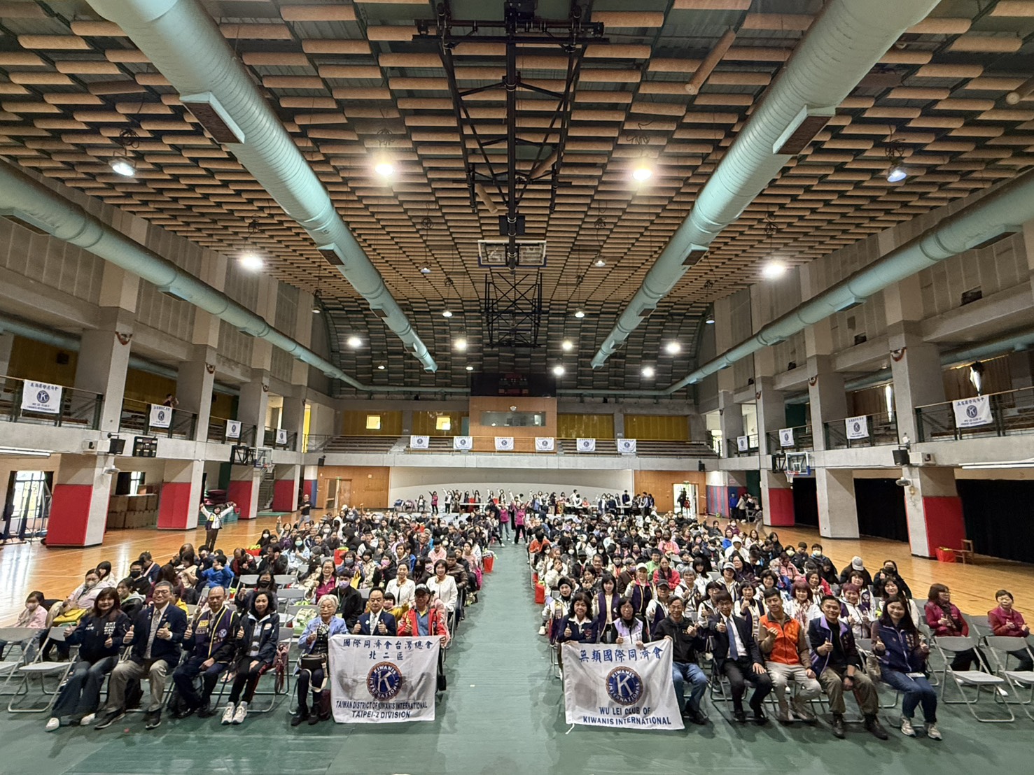 新北市無類國際同濟會1日響應新北市「好日子愛心大平台」，捐贈250份紅包及民生物資