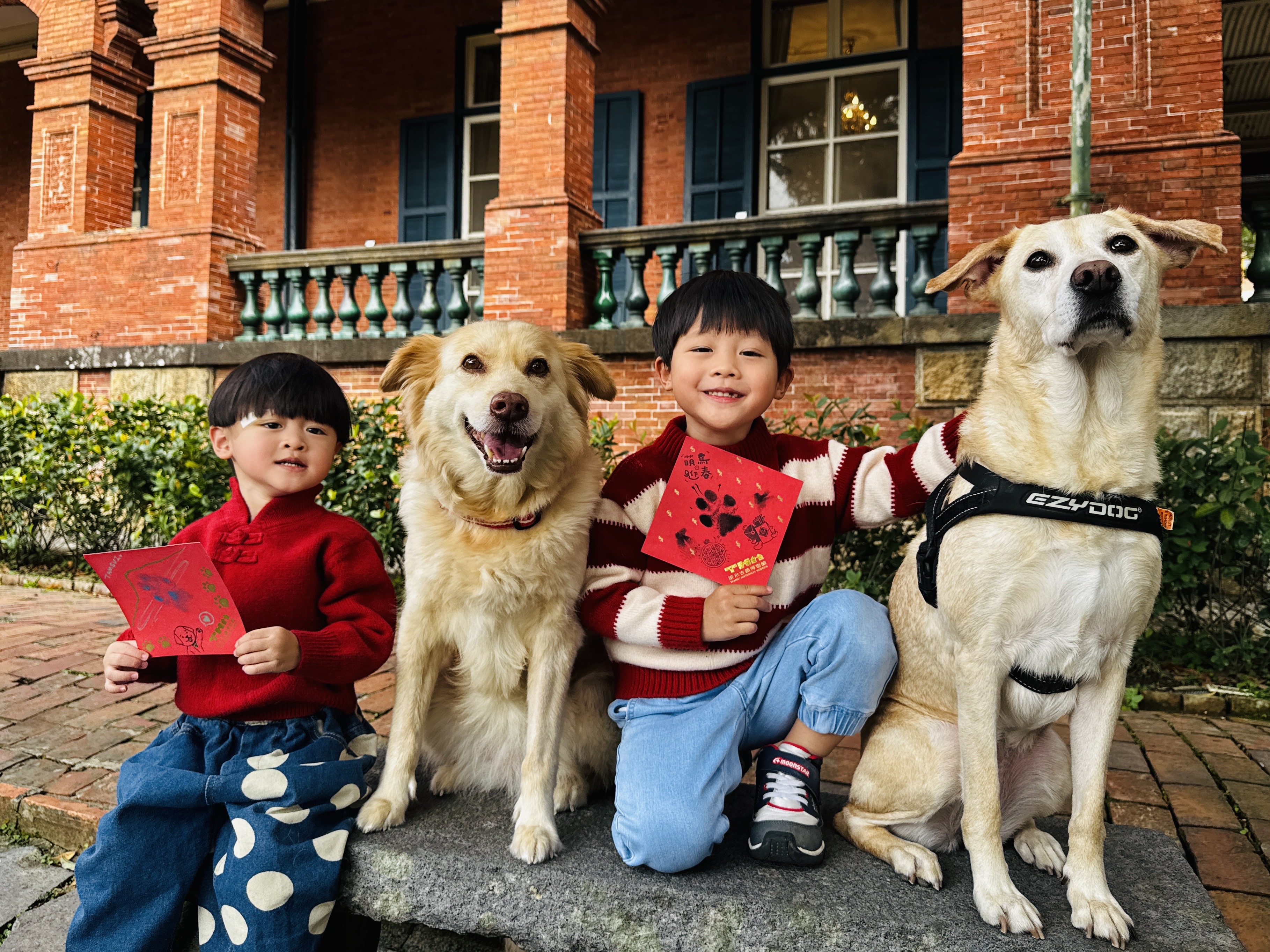 獨一無二的寵物「掌印斗方」化身今年過年最可愛的特色春聯，歡迎前來體驗。