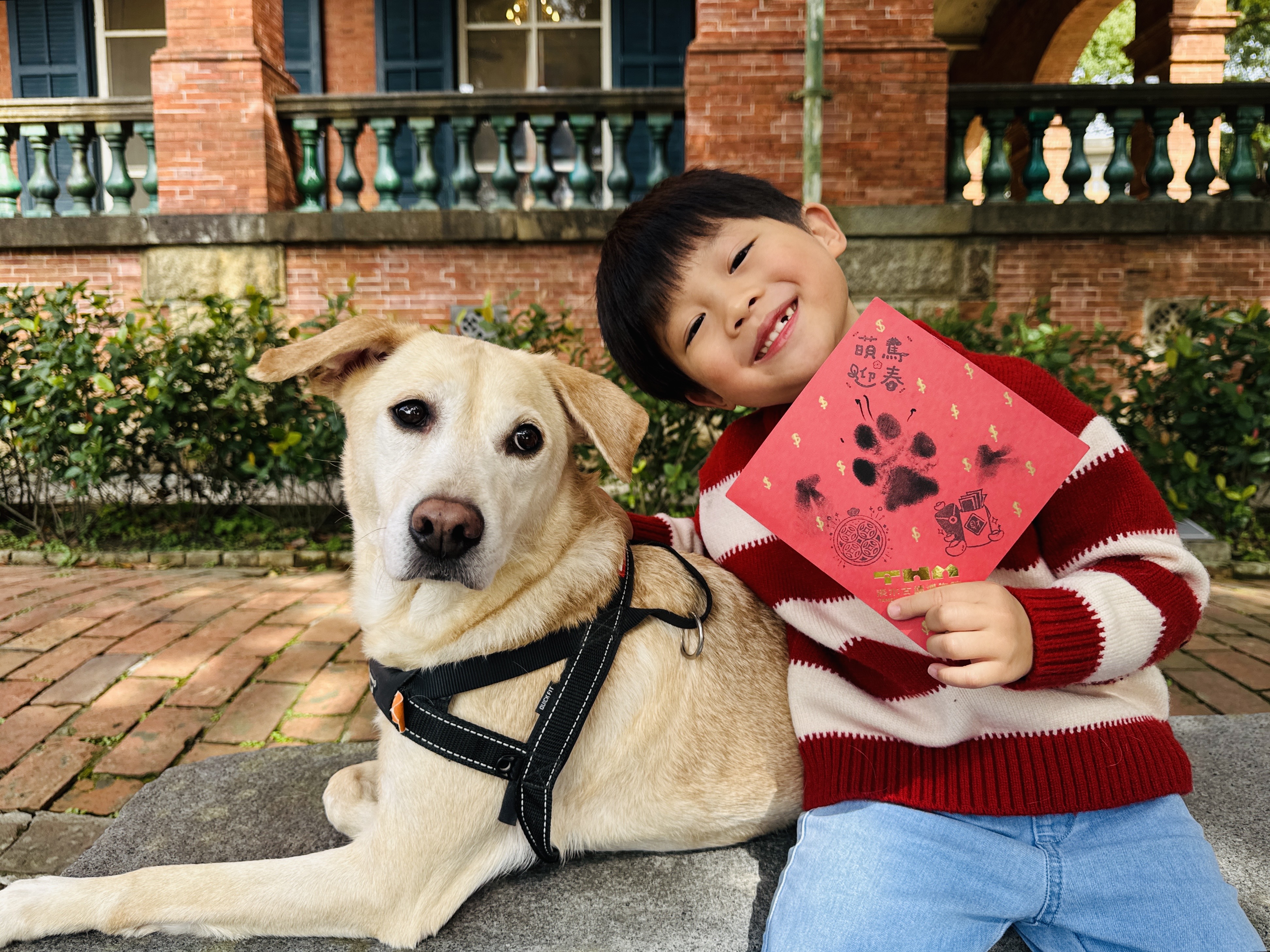 歡迎前來DIY獨一無二的寵物「掌印斗方」，讓牠們變成今年最可愛的特色春聯。