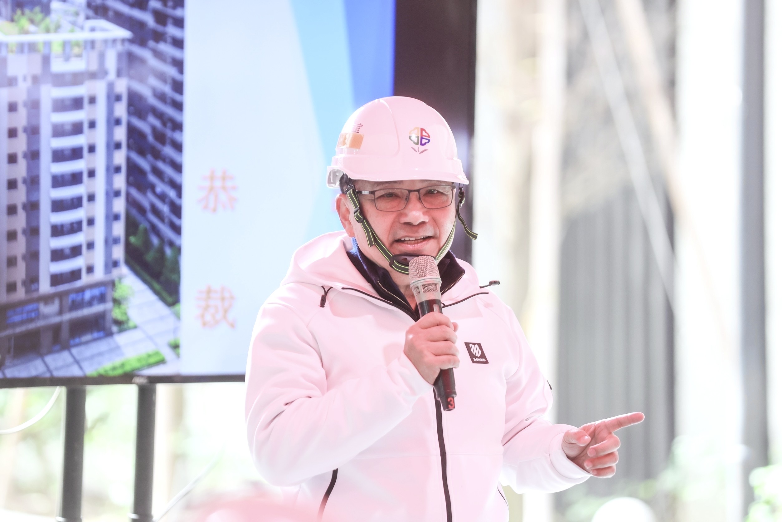 侯友宜今（3）日前往板橋江翠社會住宅視察工程進度。