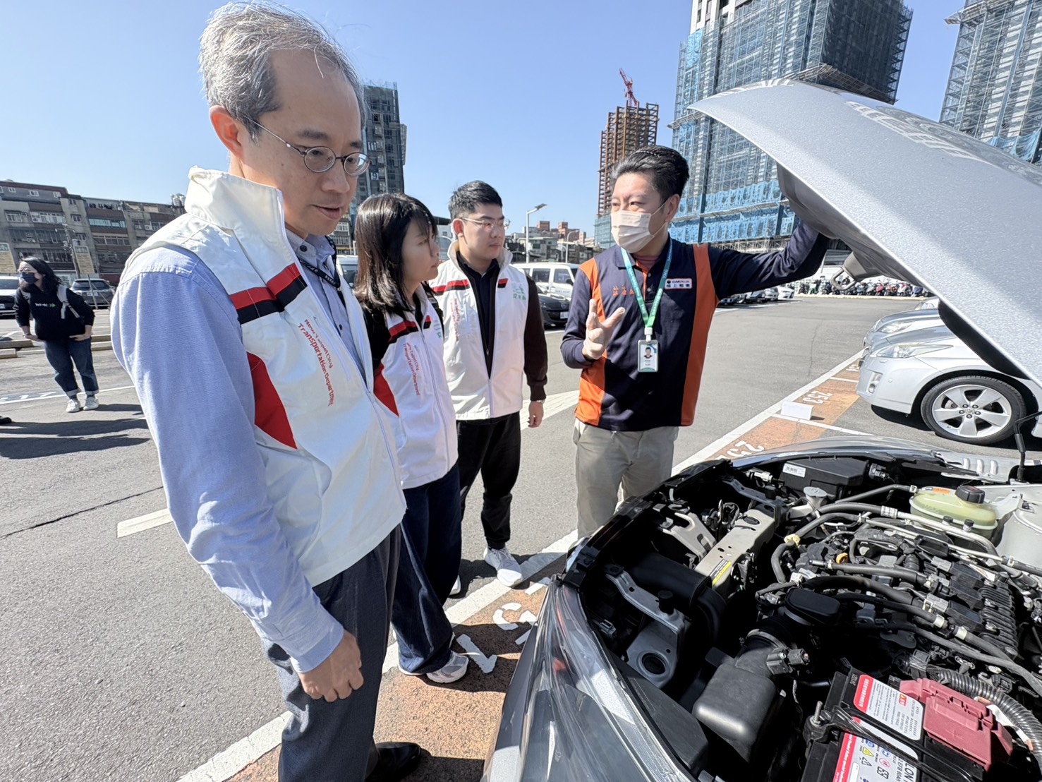 新北市交通局副局長朱建全率隊稽查共享運具車輛安全檢查