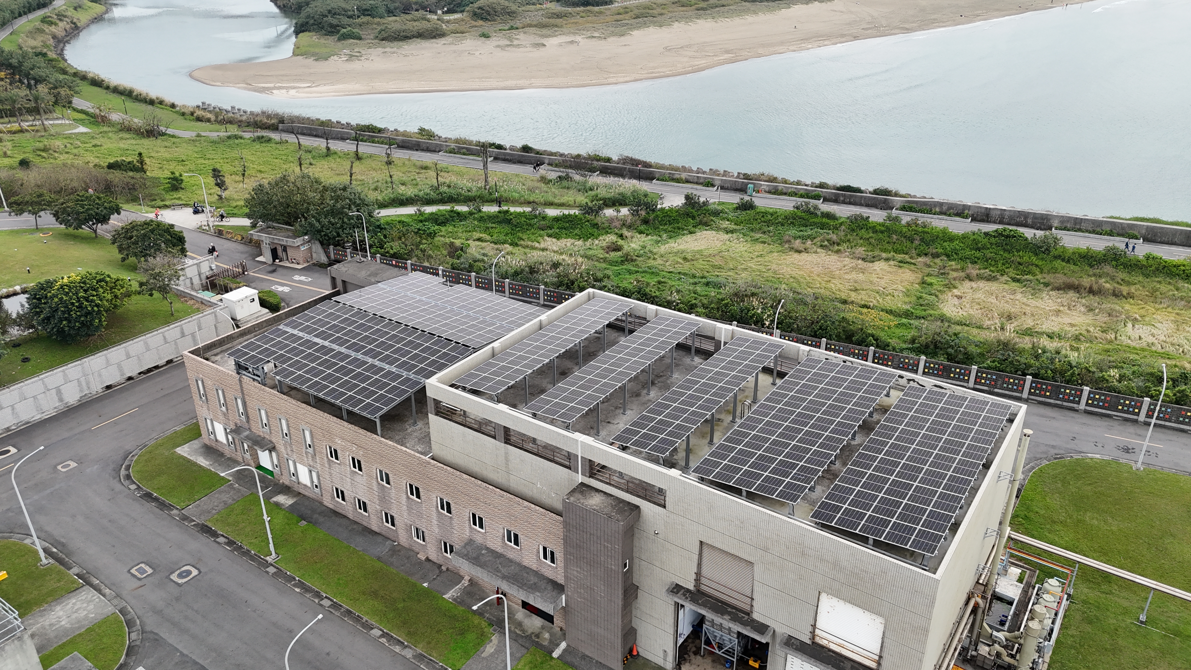 機房屋頂設置太陽能光電系統節能又減碳