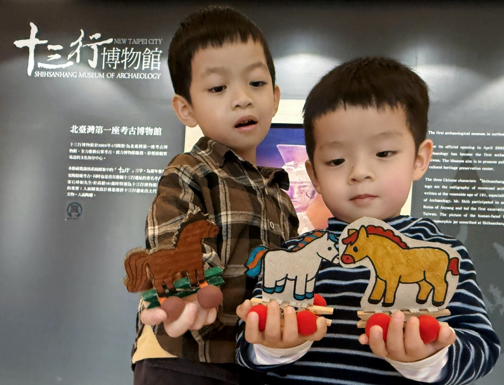 「馬蹄踏踏 Kolo 響」DIY 手作利用回收紙箱製作環保小馬車。