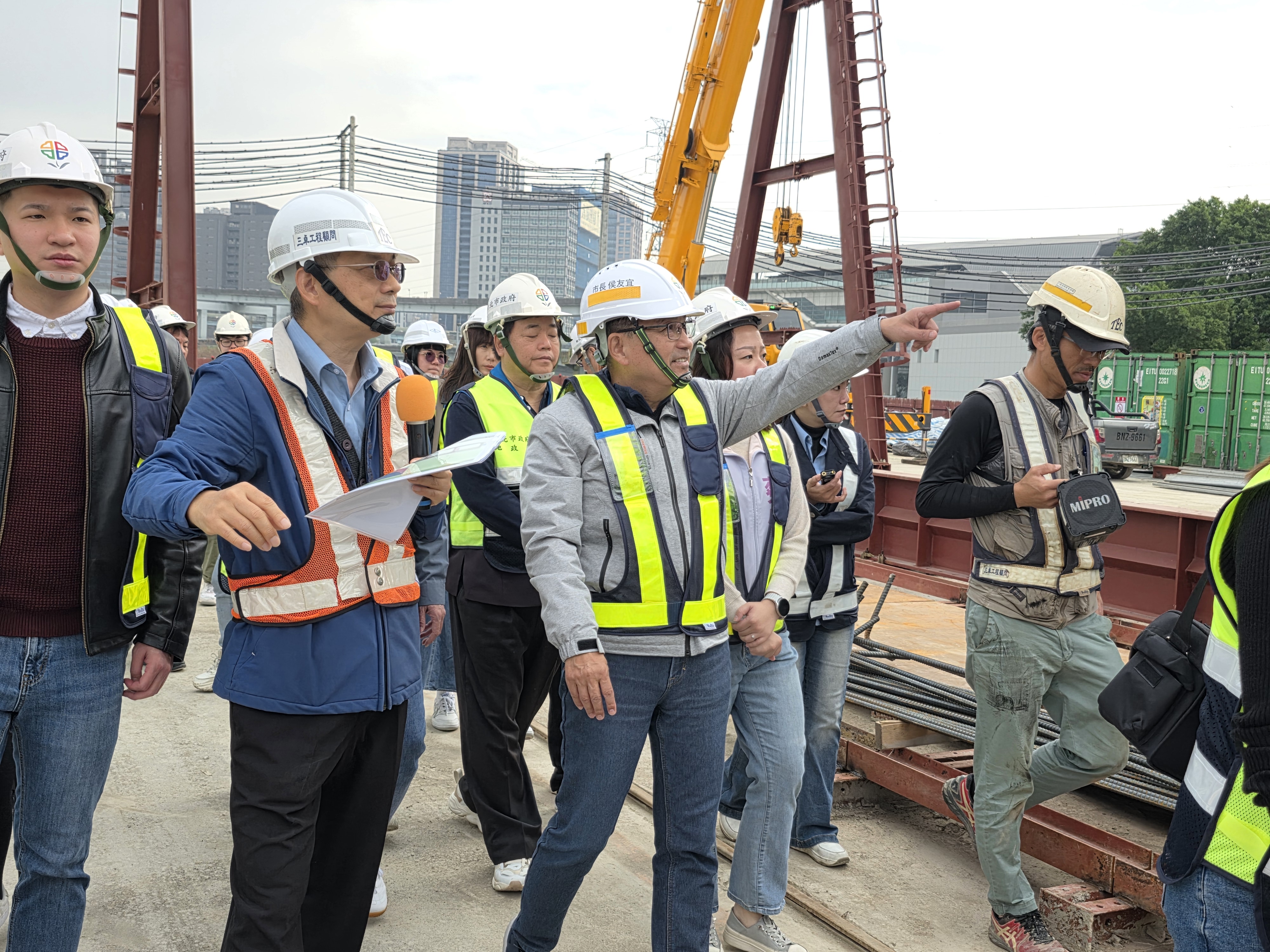 侯市長視察塭仔圳預鑄梁廠