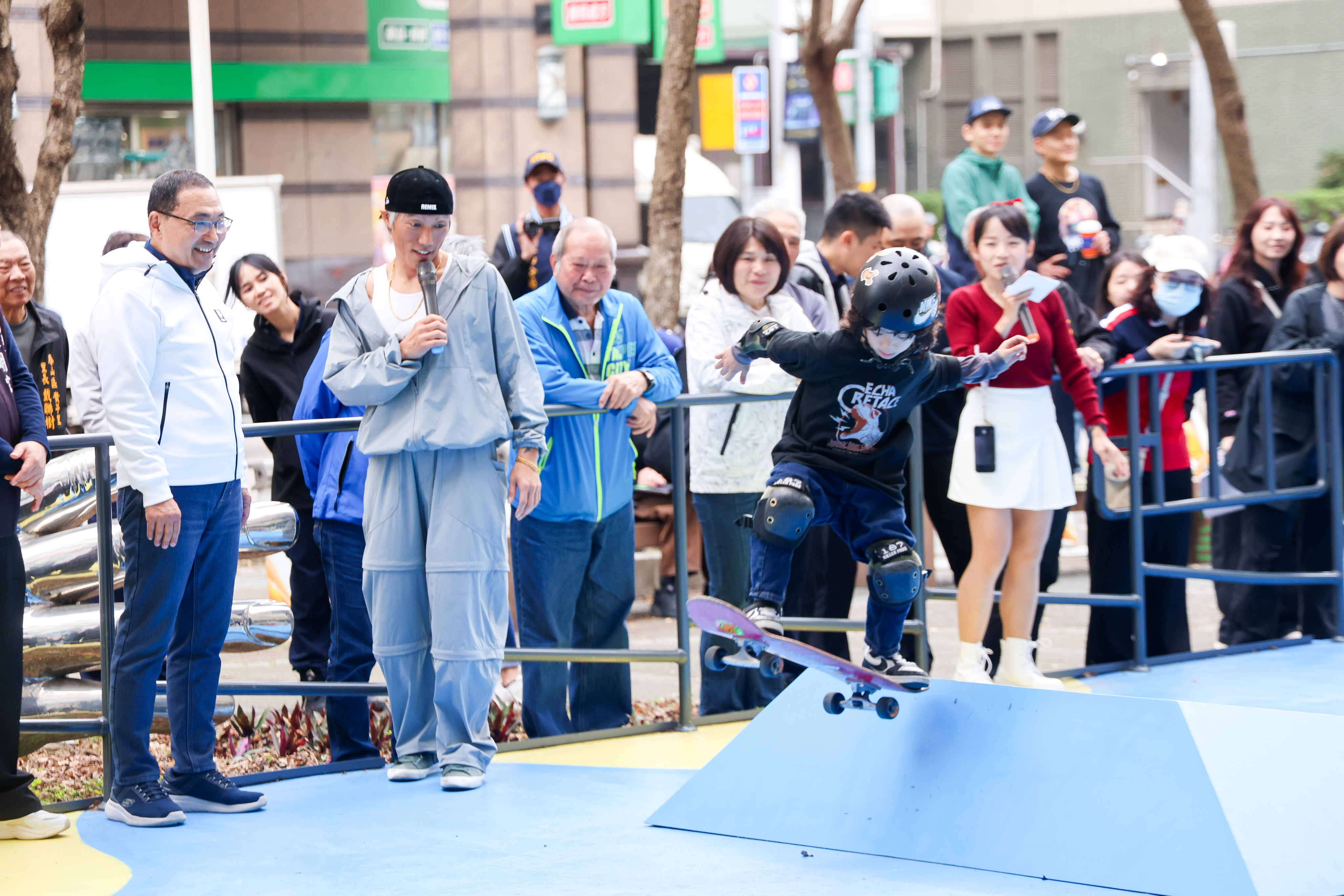 新北市每座運動中心都有其特色，如泰山國民運動中心新設戶外滑板場、打造女性使用專區、擴充升級體適能館及健身器材。