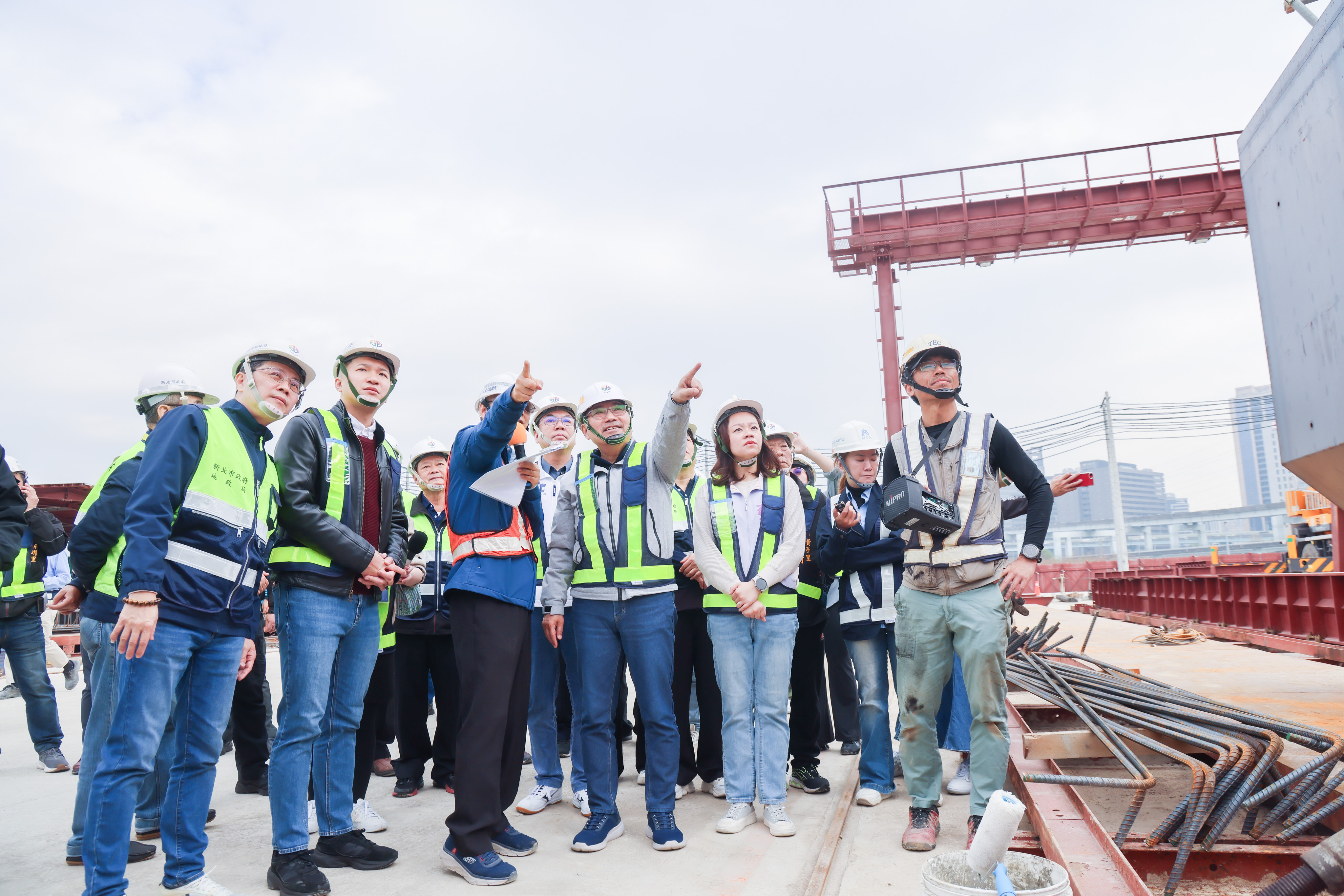 新北市長侯友宜提到，地政局與水利局合作非常密切，以不影響汛期和顧及品質的前提下，目前工程進度一區已超過60%、二區約為55%。兩期工程預計116年完工。