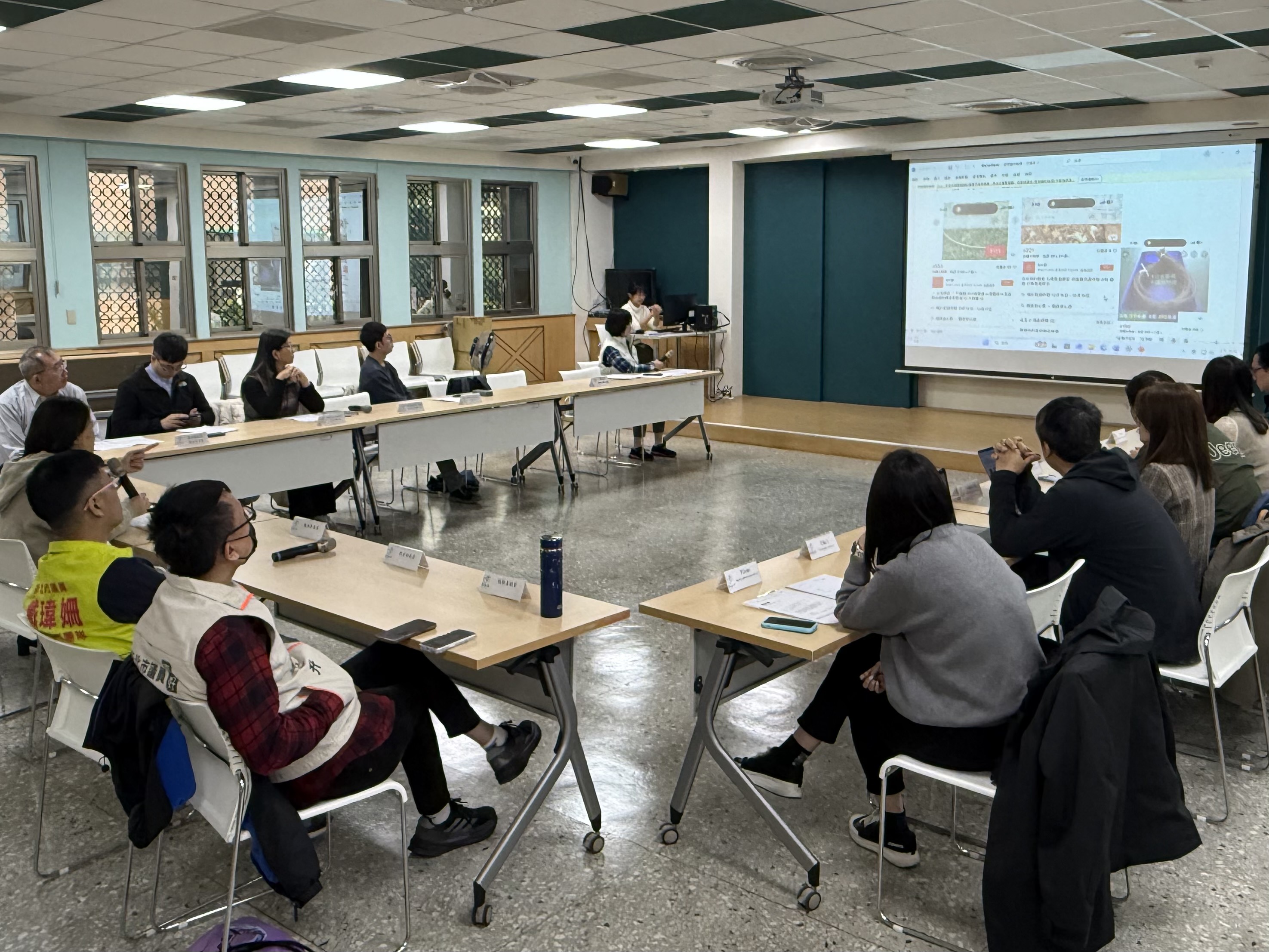  新北動保處近日邀集農業部、數位發展部、議員及各電商平台召開「管制獸鋏及金屬套索等違禁物品」會議