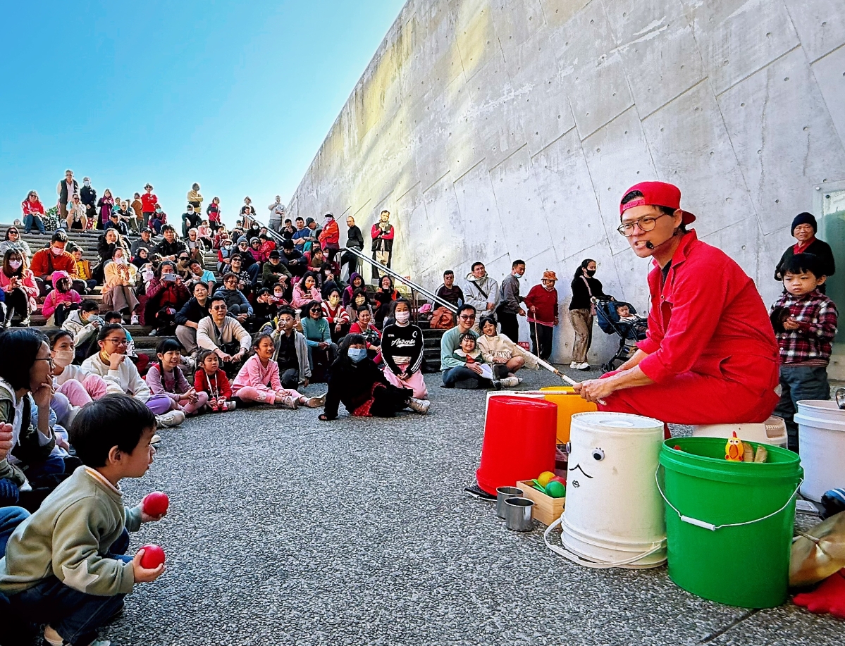 十三行博物館農曆春節期間，將規劃親子戲劇、打擊、踢踏、馬戲及競技扯鈴等互動演出。