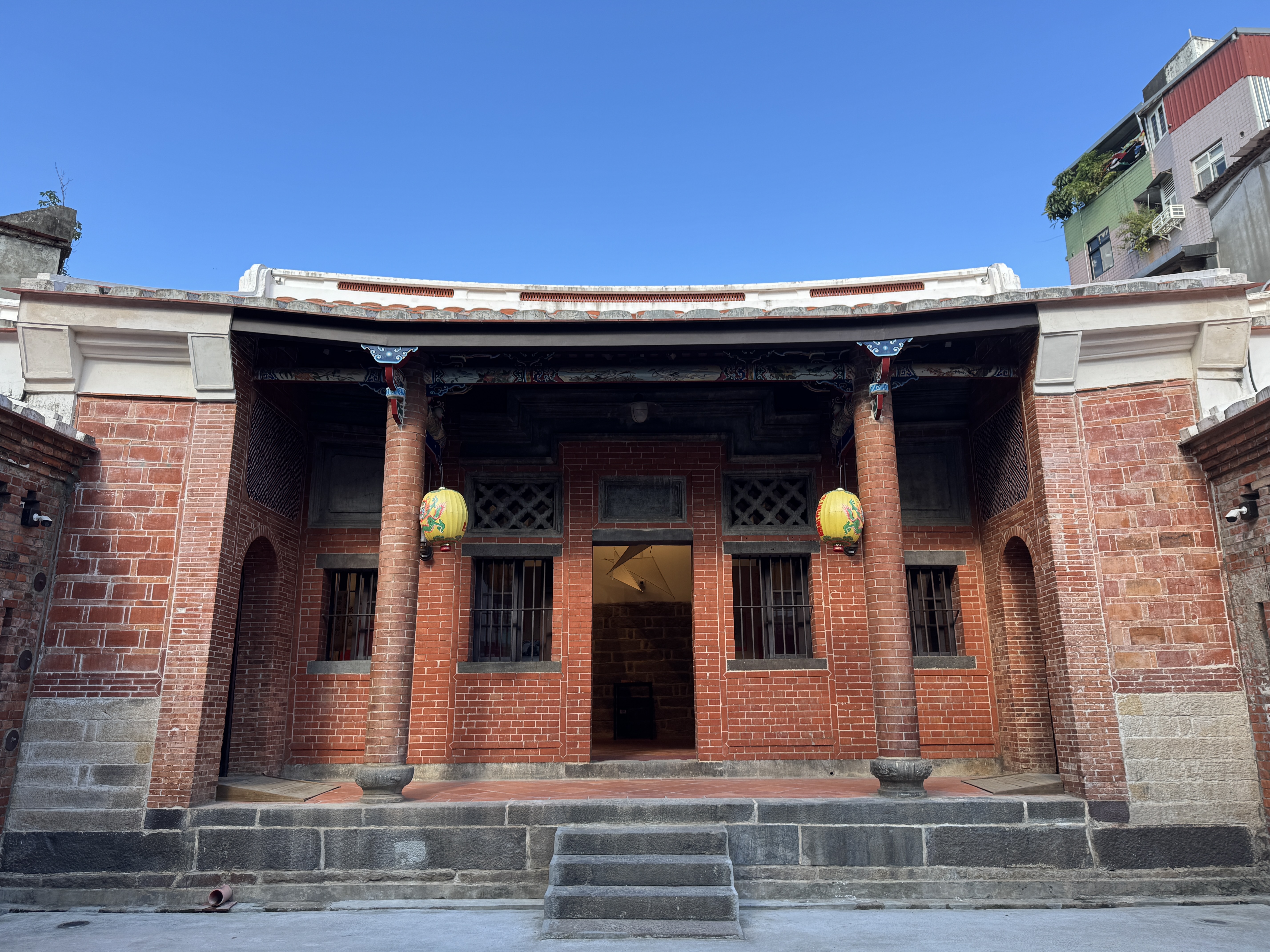 淡水崎仔頂施家古厝。