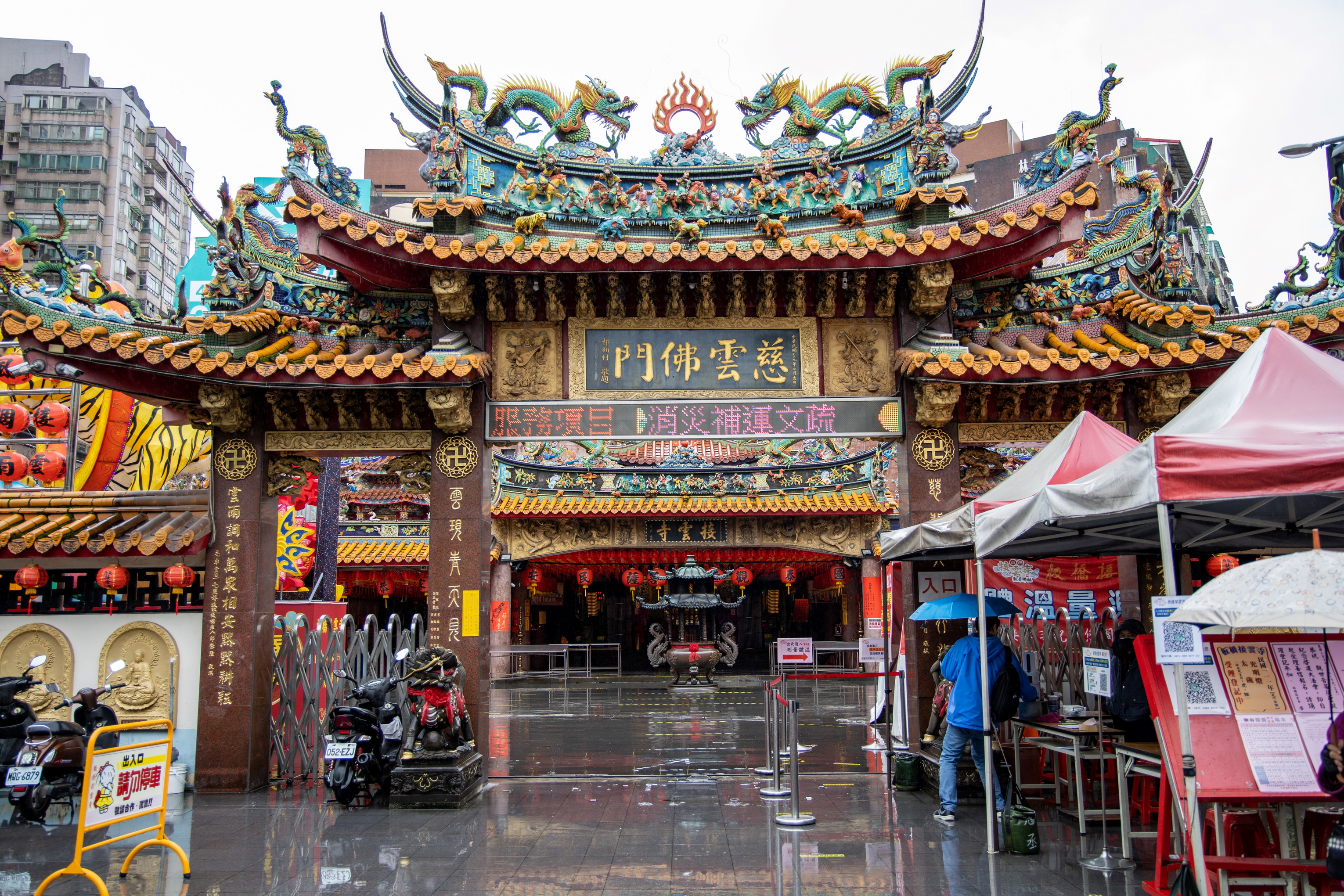 走訪板橋接雲寺祈福，迎接嶄新的一年。