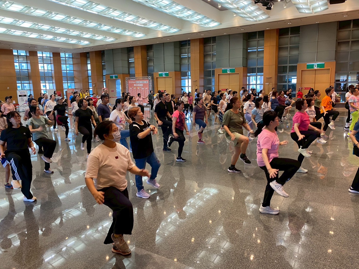 114年首度推出女性常態運動課程結合運動APP 智慧器材及體適能檢測