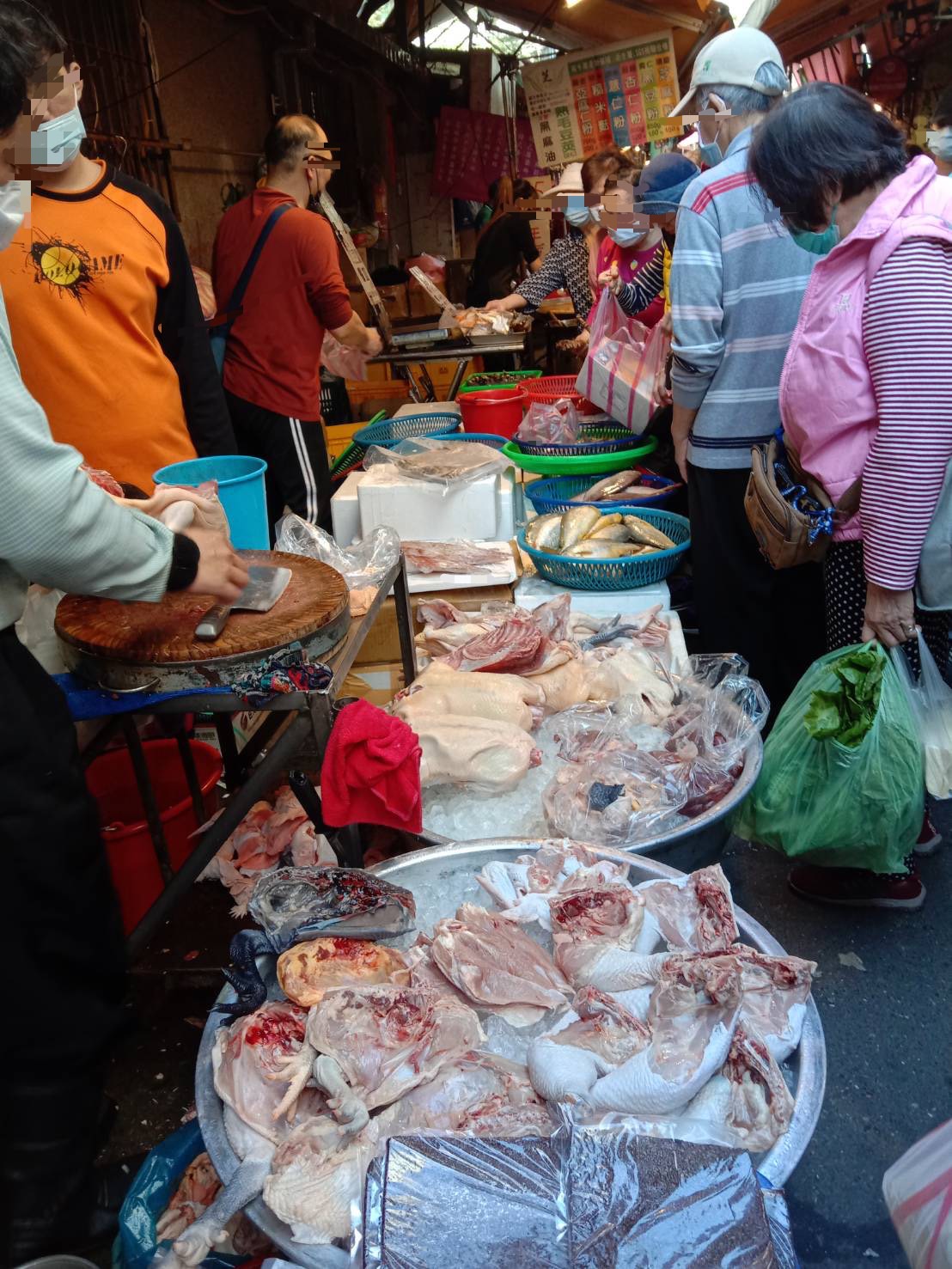 照片三 查訪春節水產物價