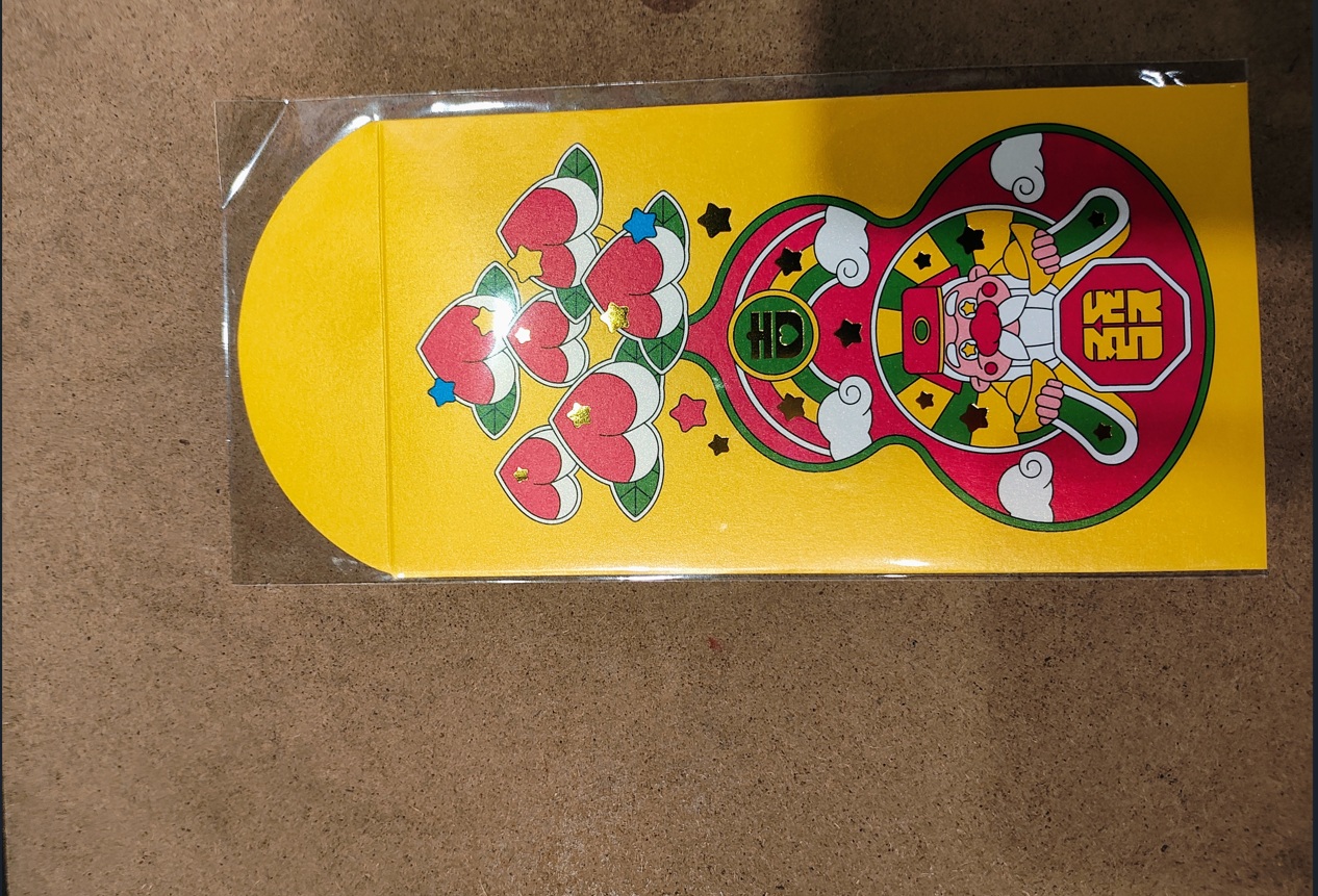 紅包，未標示「商品名稱、製造商或進口商 (名稱、地址、電話)、原產地」等資訊