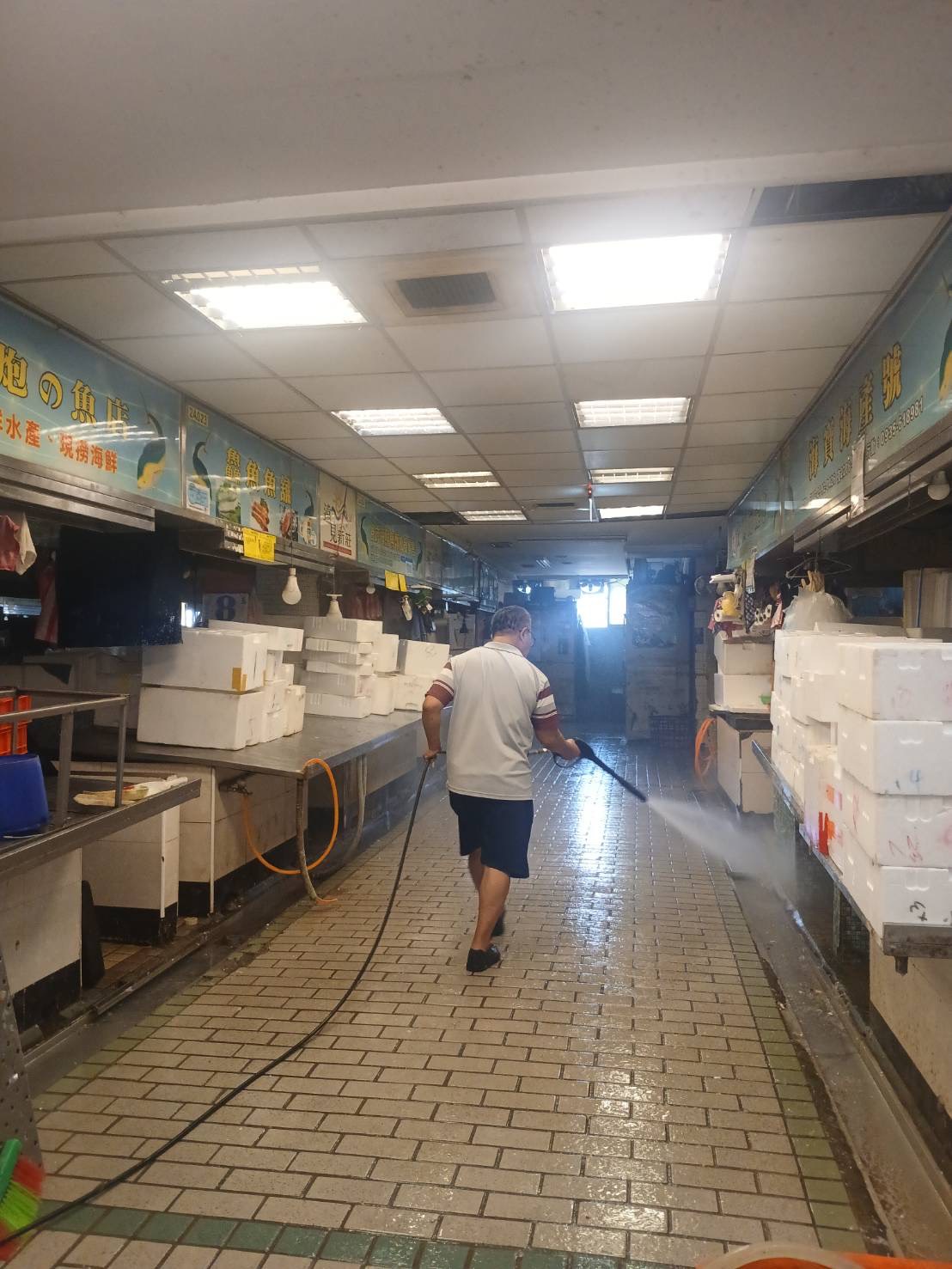 新北所轄40座市場及攤集場區每日均進行清消作業，確保市場環境衛生