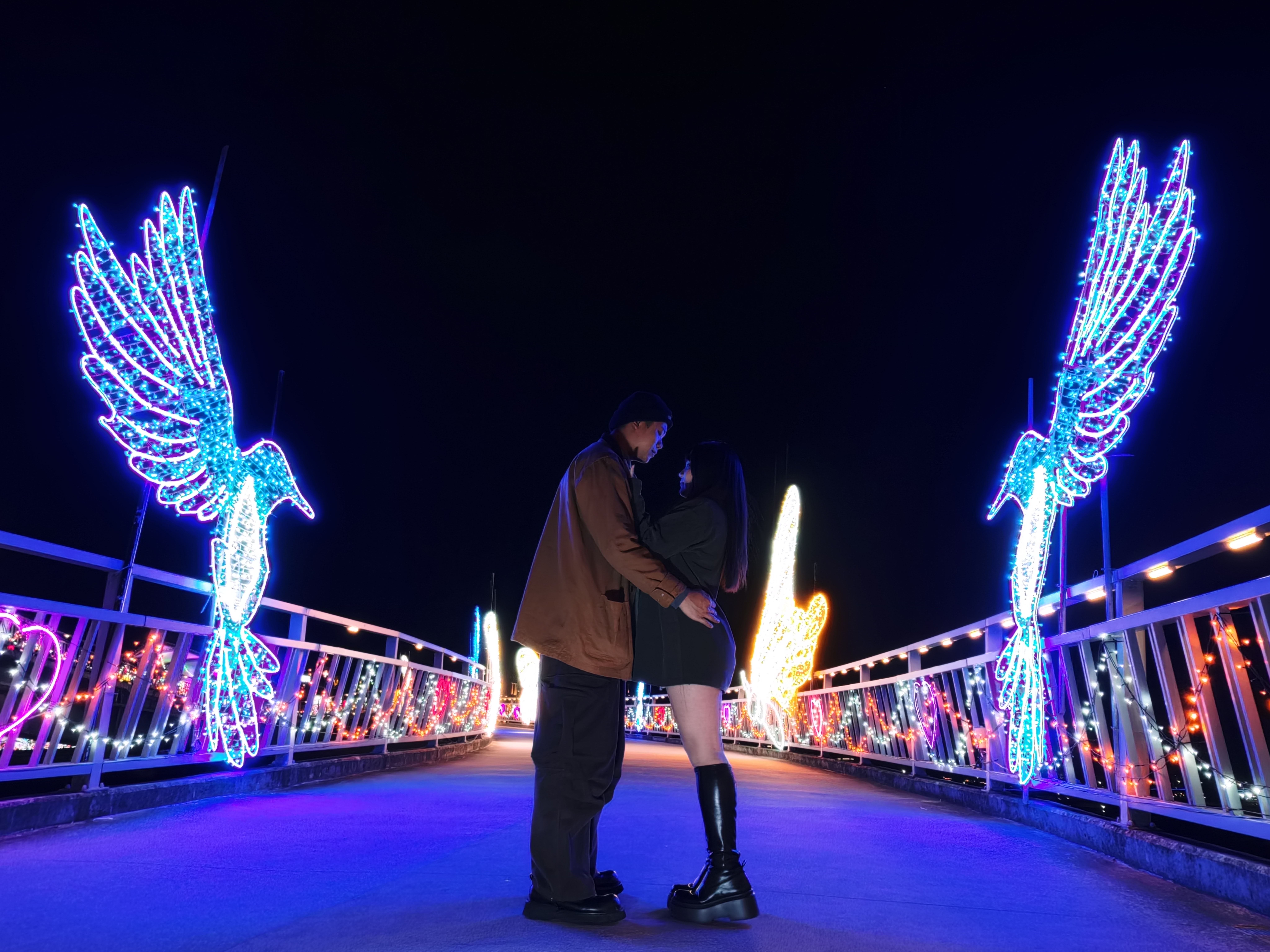 雙鵲-以牛郎織女傳說為靈感，象徵跨越距離、相守相遇的愛情寓意