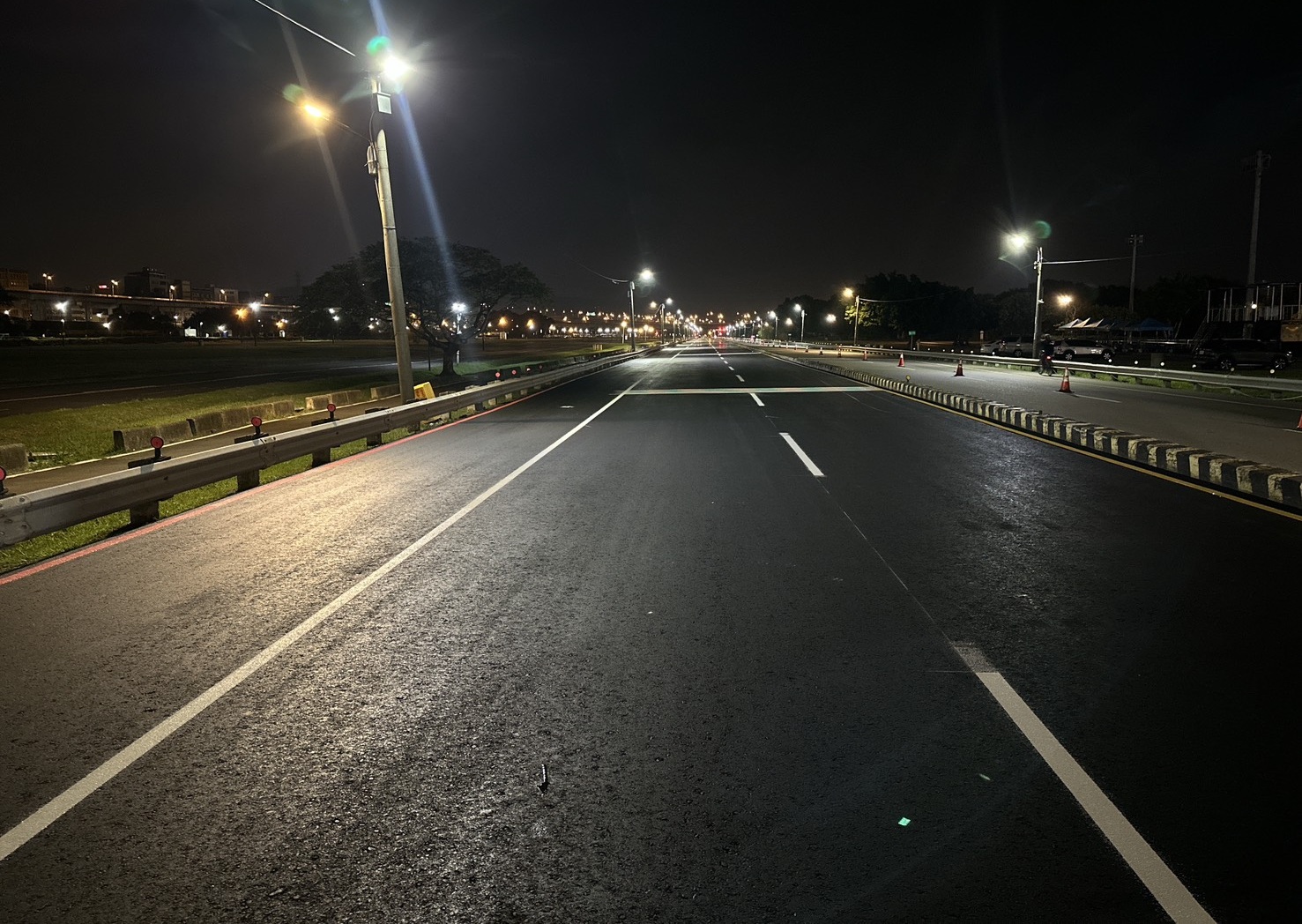  高灘處辦理二重疏洪道疏洪一路沿線老舊路面改善工程