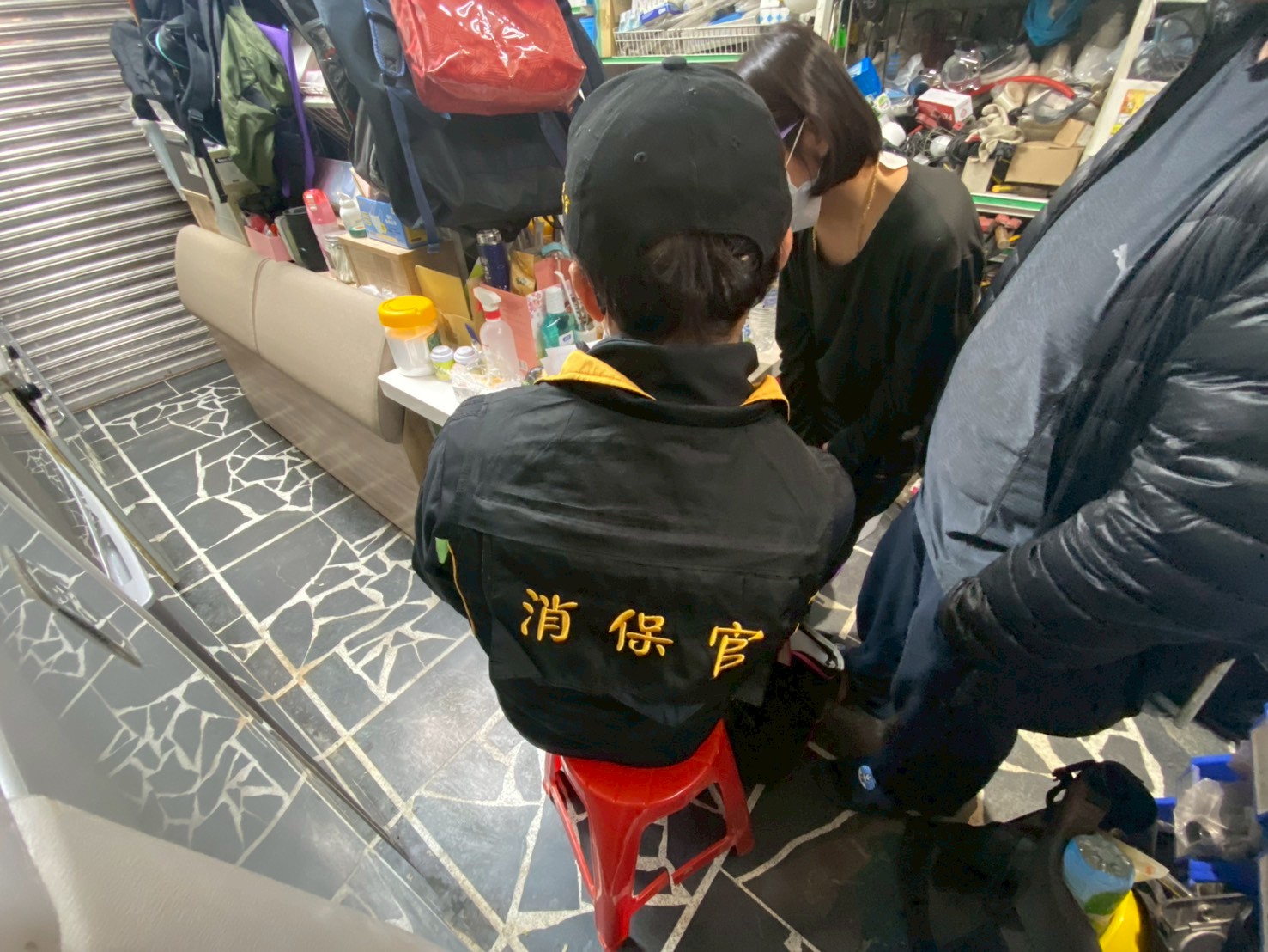 消保官會同市府經濟發展局於新北市水電網路叫修業者進行稽查2