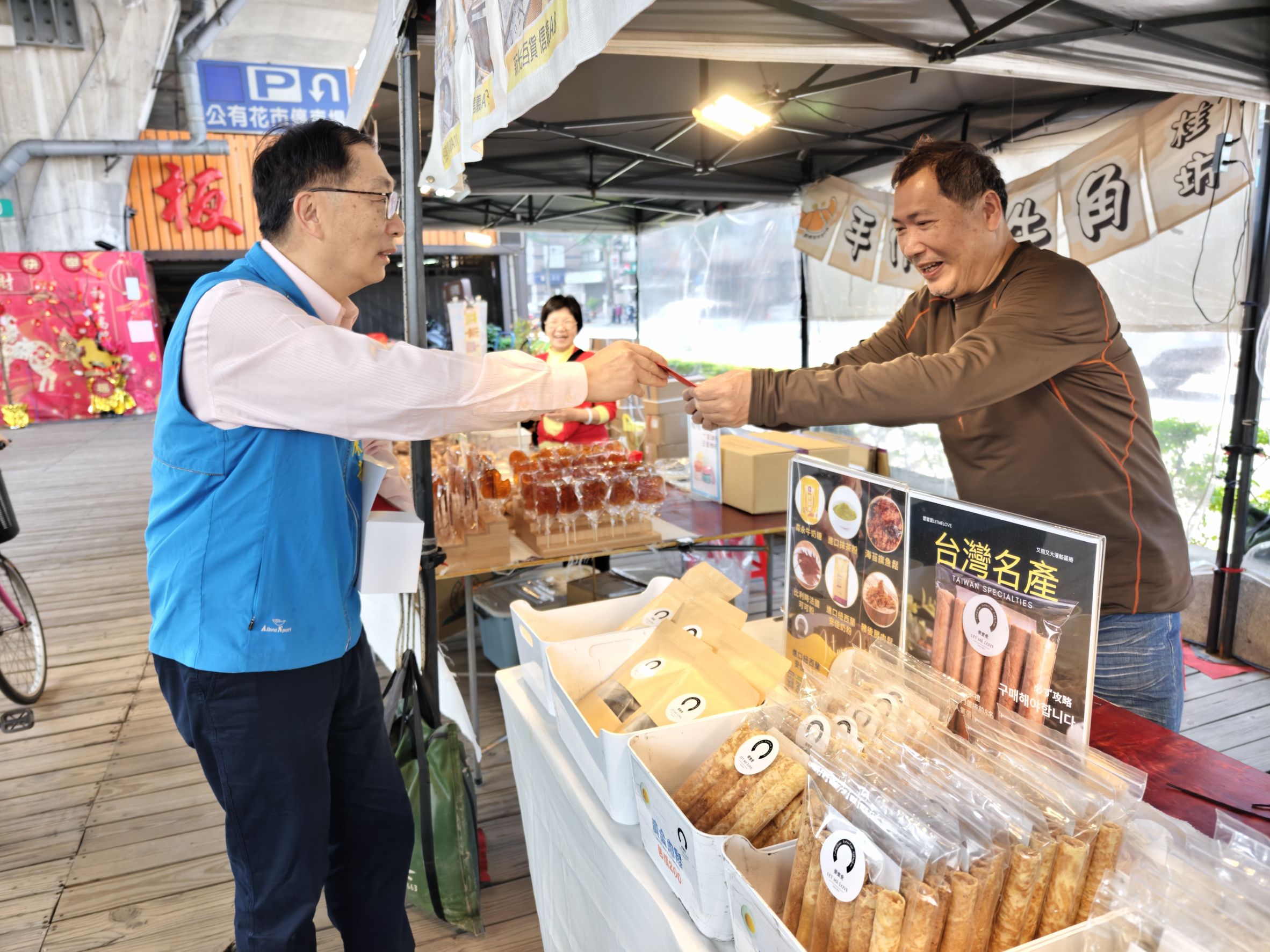 3.市集也販售豬肉乾、柿餅、手工蛋捲等年節產品