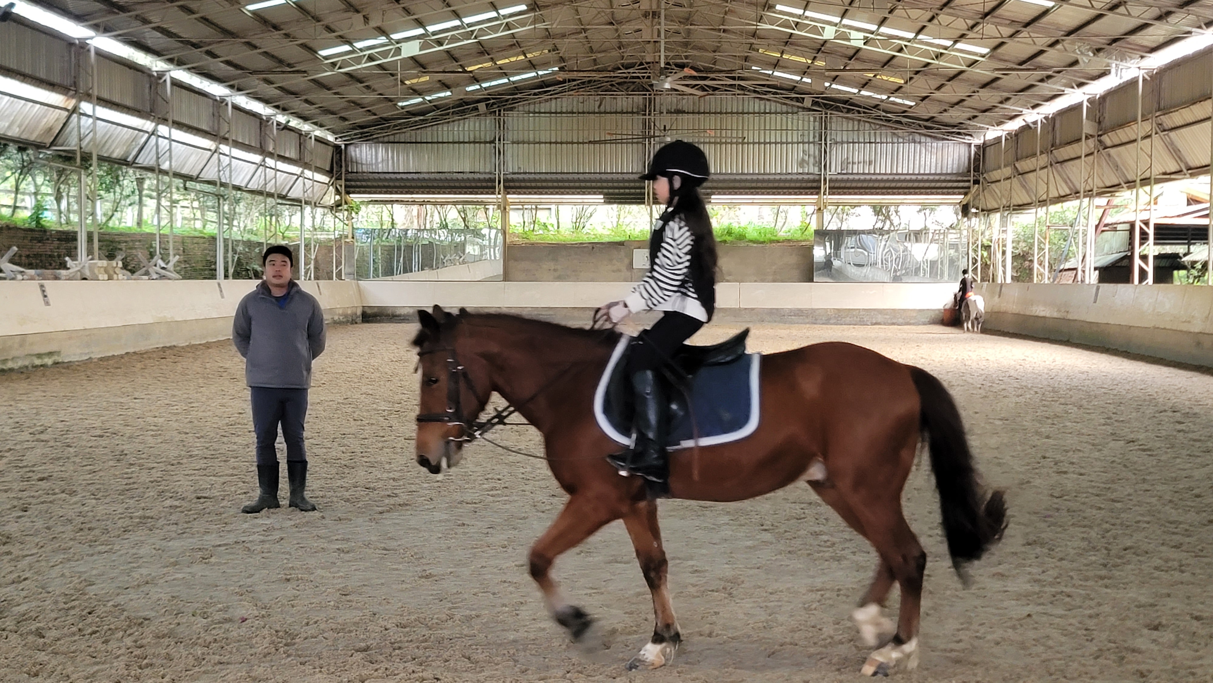  騎馬遠離3C正流行