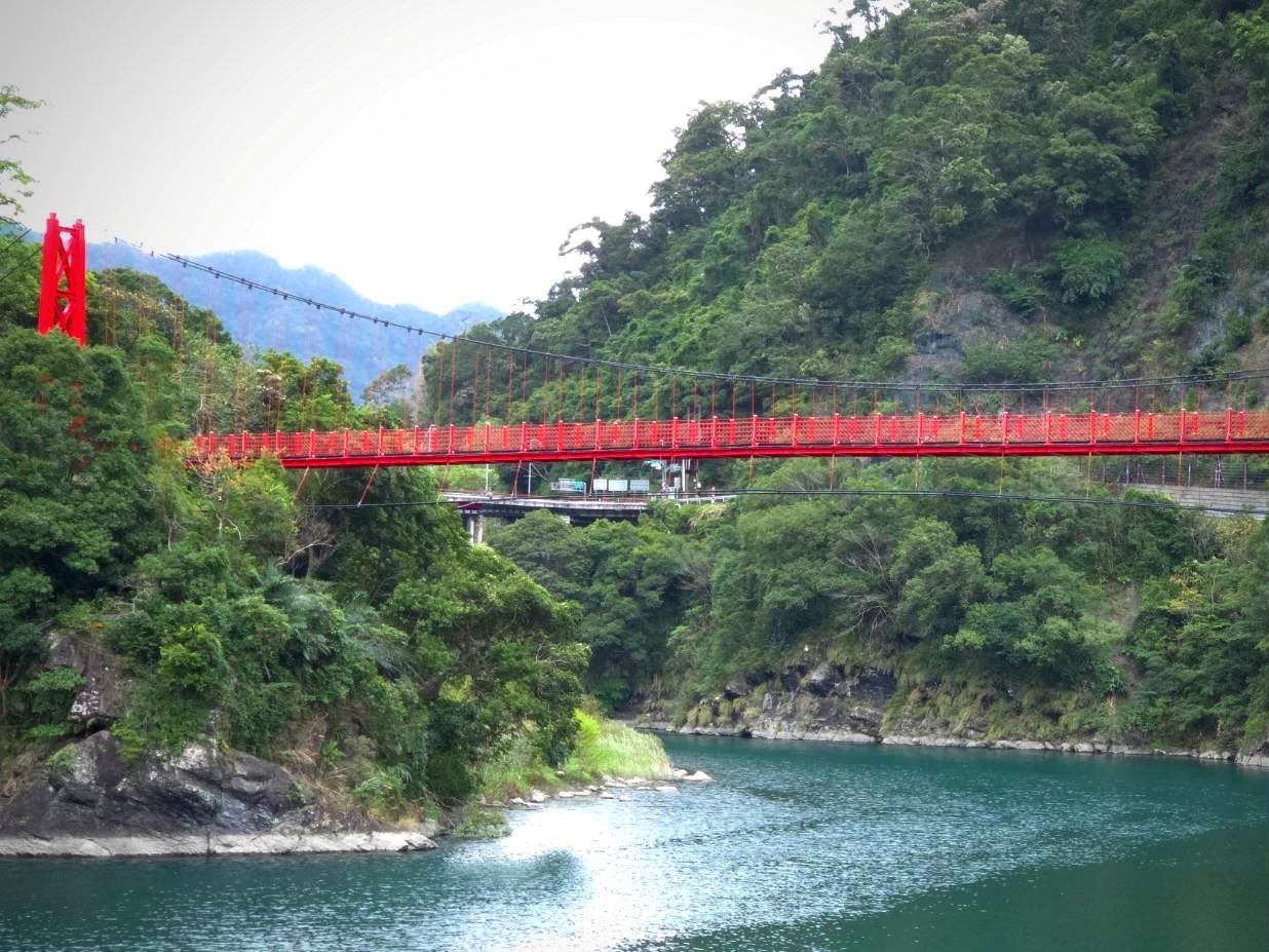 ▲遠眺烏來吊橋。(圖/新北市政府原民局提供)