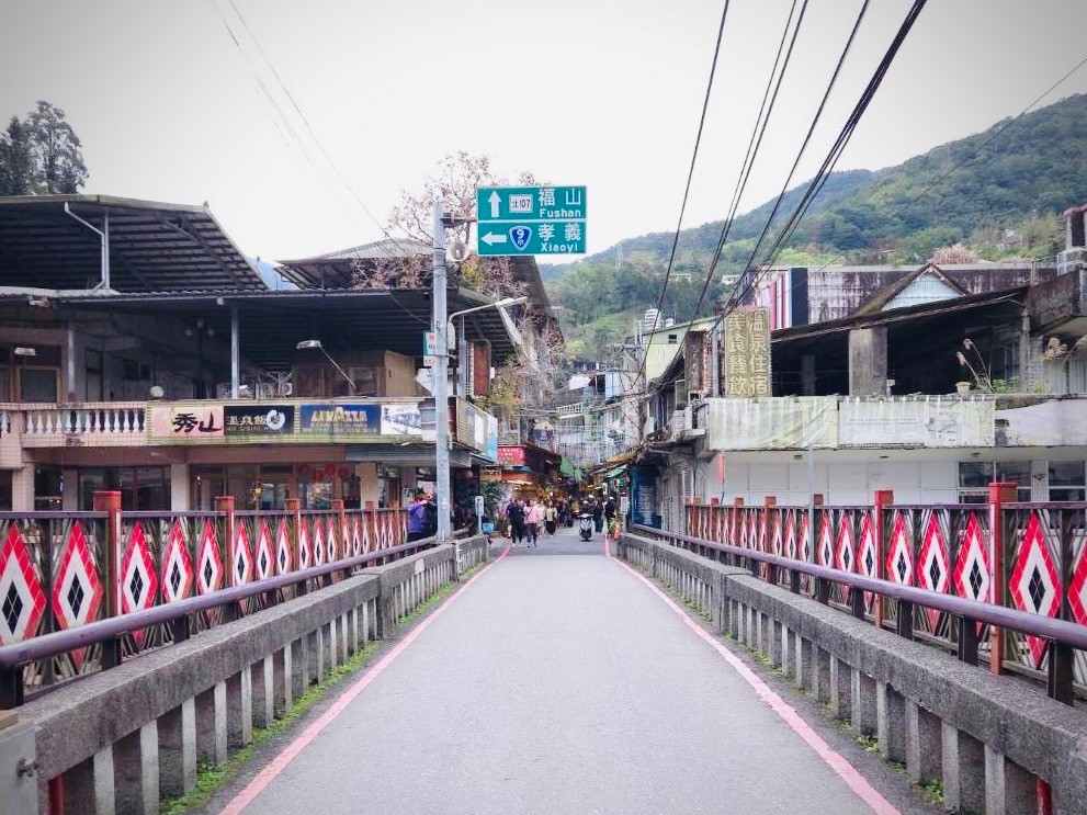 ▲穿越烏來橋即可抵達烏來泰雅民族博物館。(圖/新北市政府原民局提供)