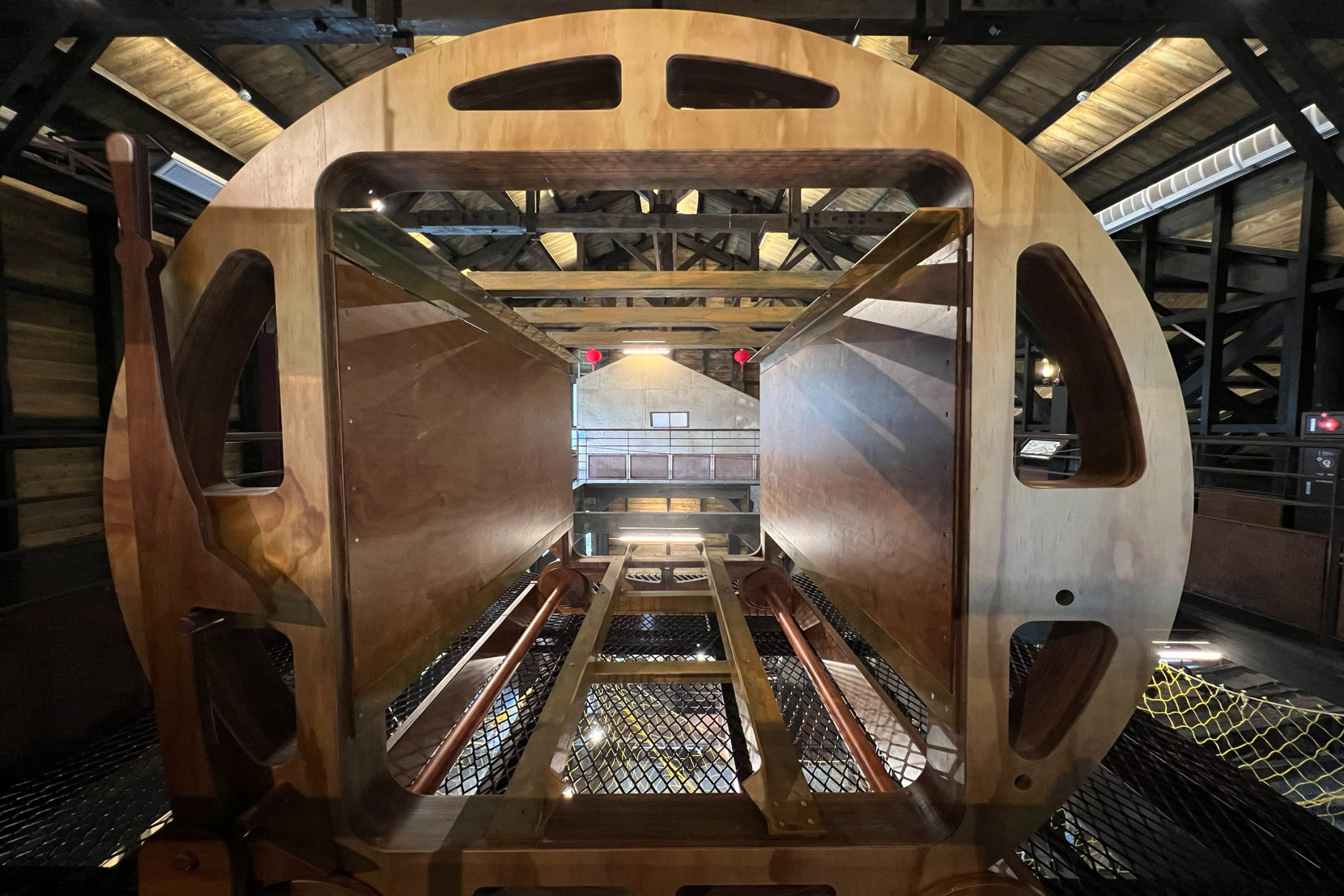 瑞三鑛業整煤廠翻車機遺跡，被譽為當年的礦業心臟，負責煤炭翻轉卸煤流程。