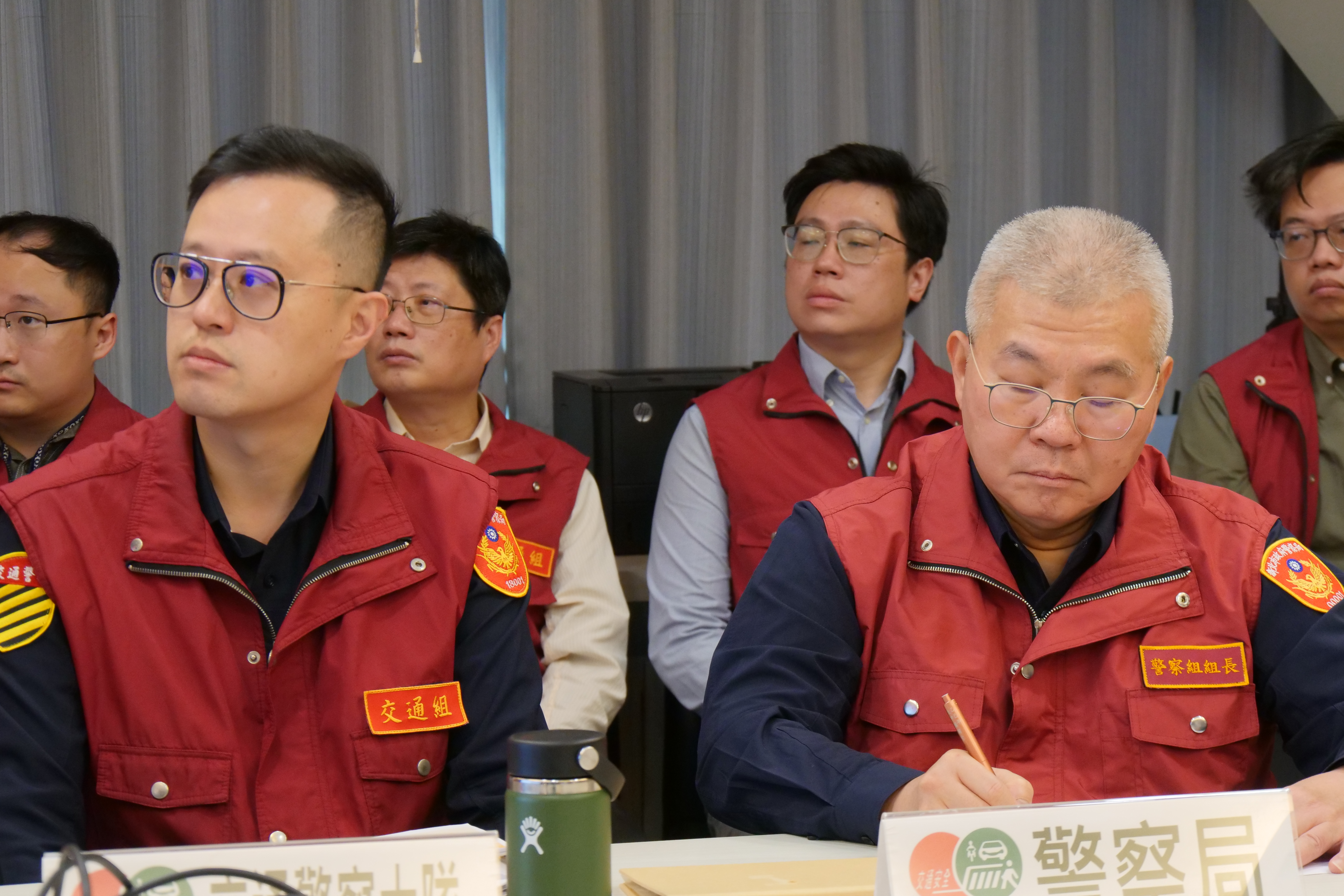 警察局長方仰寧和交通大隊長李仁寧亦表示警力春節連假總動員