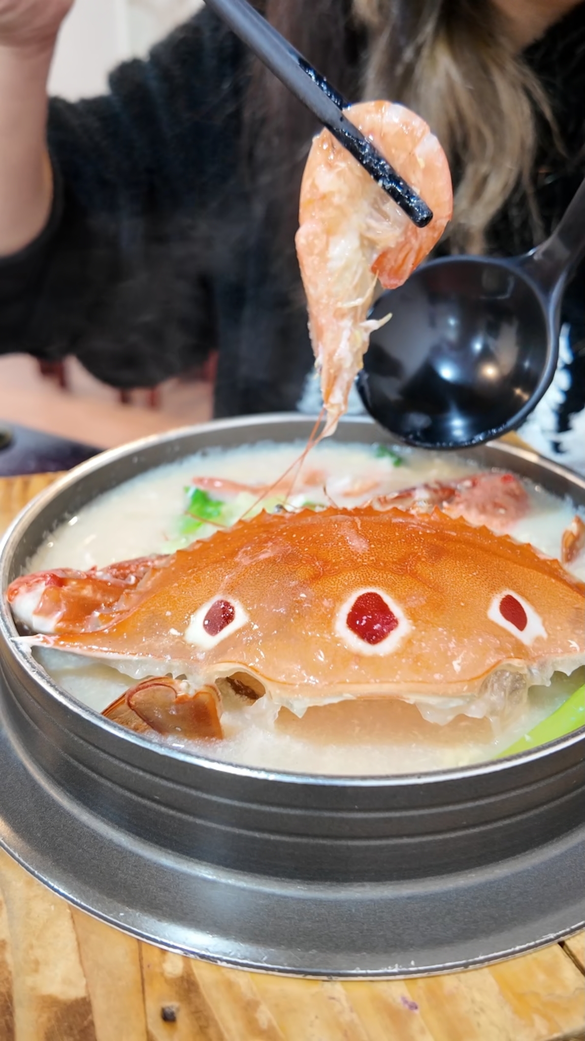 金山漫遊推出「北海岸暖冬樂享之旅」優惠券，一券即可兌換金山溫泉SPA體驗、溫泉煮蛋、碳火窯烤地瓜及特製萬里蟹粥