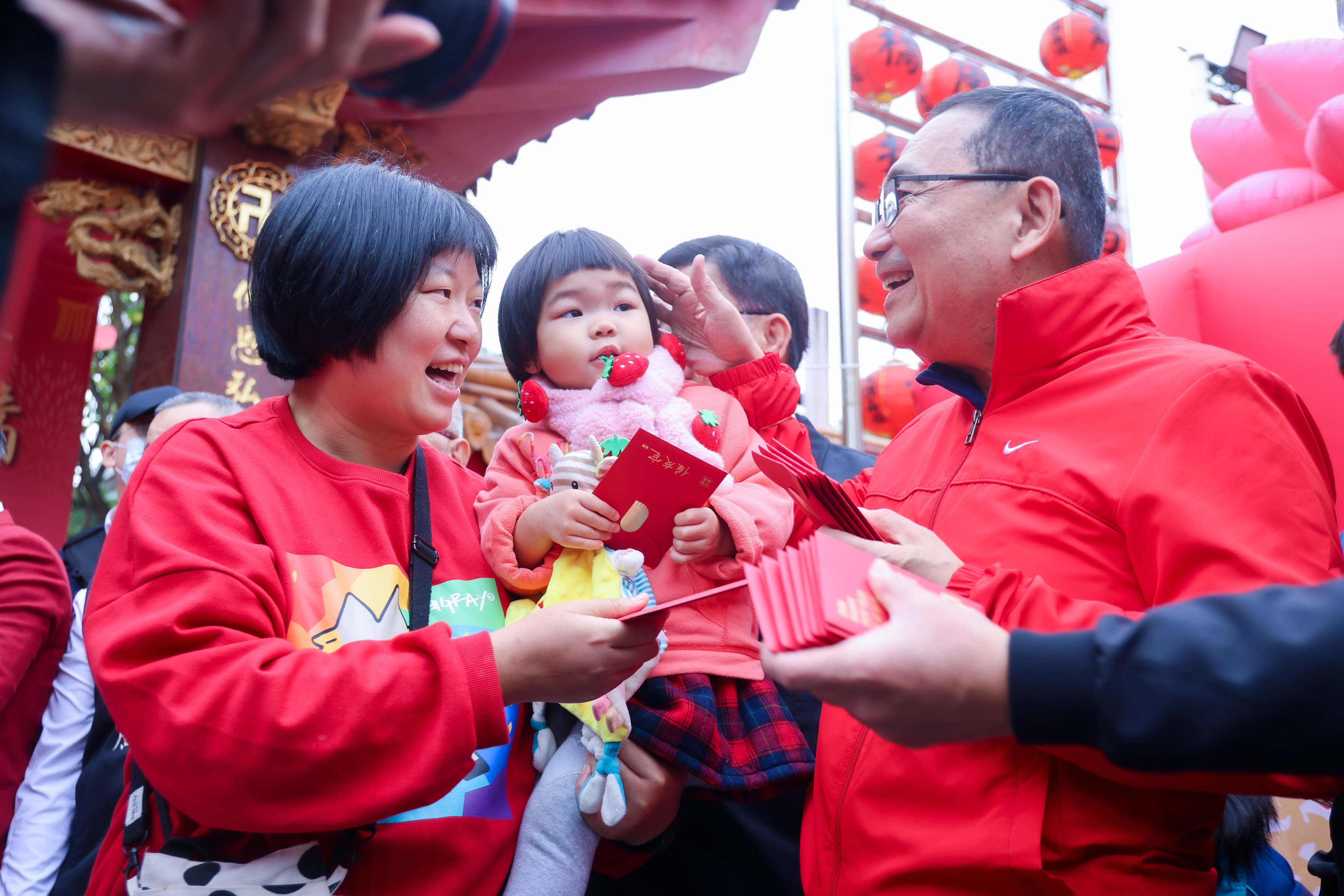 侯友宜祝福市民朋友新的一年都能「馬祥厚運（馬上好運）」，財源滾滾來。