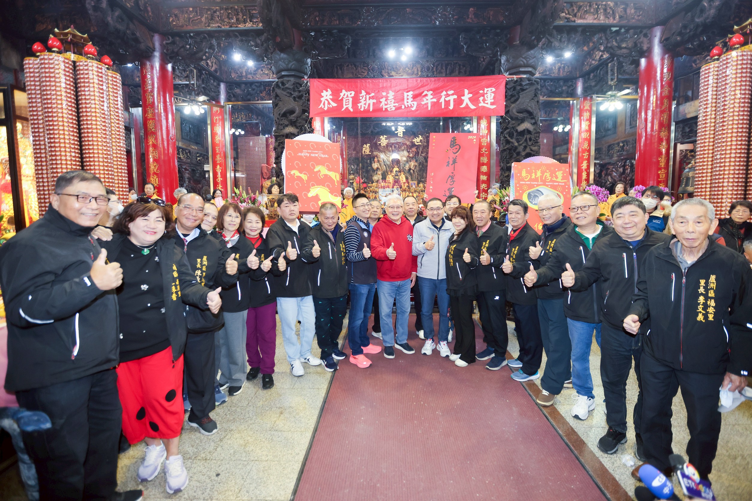 侯友宜表示，湧蓮寺抽出的國運籤，不論籤詩諭示如何，最重要的是抱持「家和萬事興」的精神，唯有團結與和諧才能讓國家往前走。