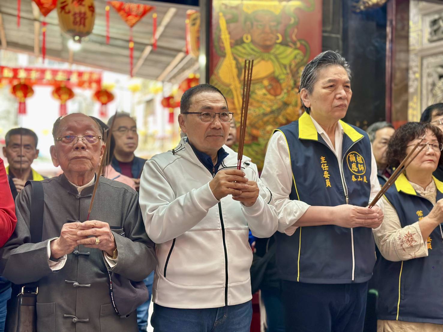 市長接續前往顯應祖師泰山巖參拜，感謝大廟長年推動社會教化，發揮穩定地方的力量。
