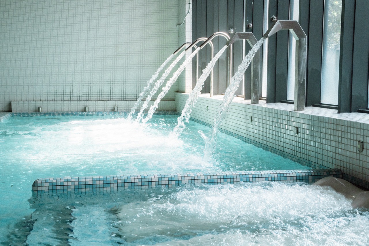 三重運動中心游泳池新增氣泡床強化放鬆與恢復機能