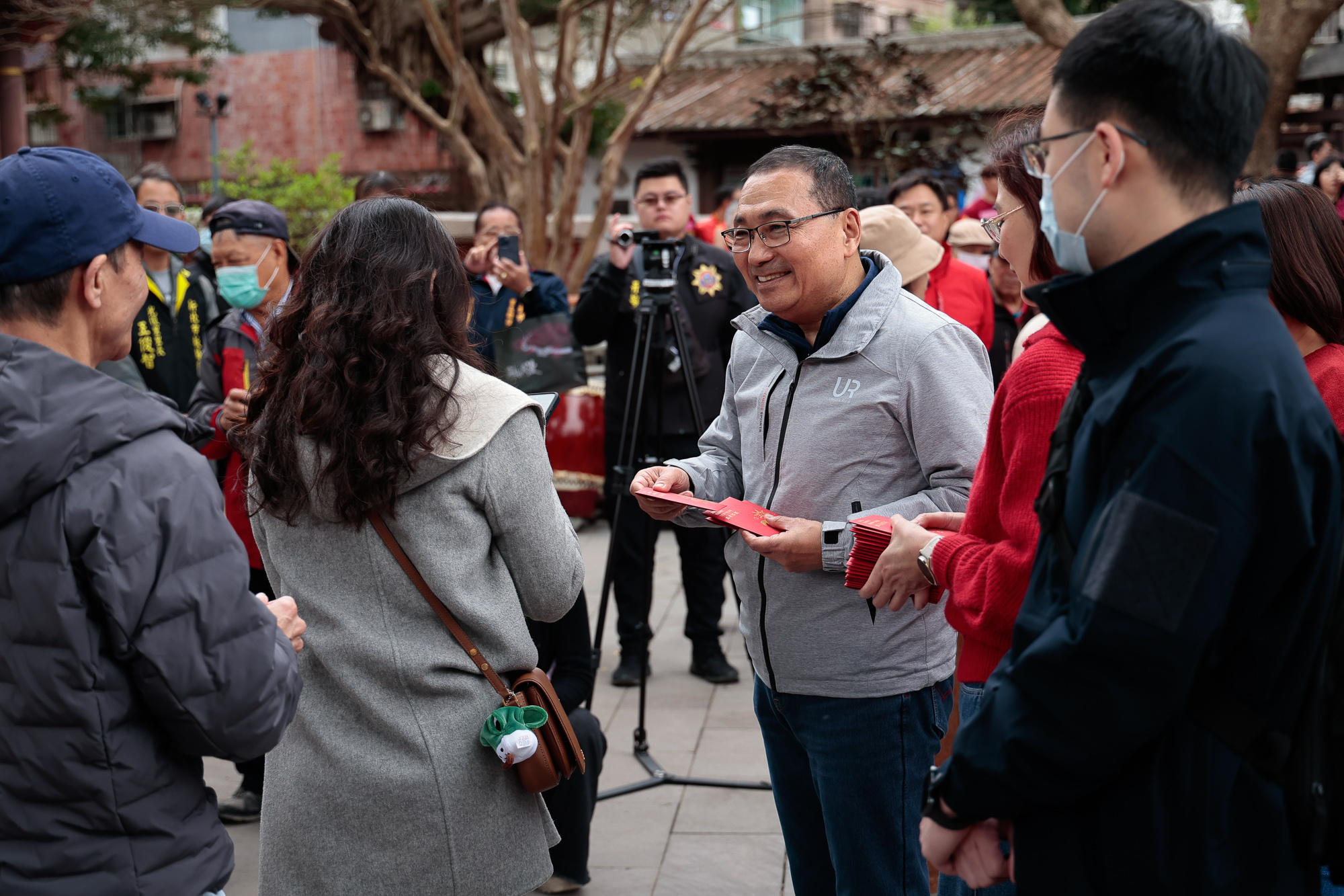 新北市長侯友宜特地親臨園區發送「馬祥厚運」新春福袋，與市民一同迎春納福、開園討吉利