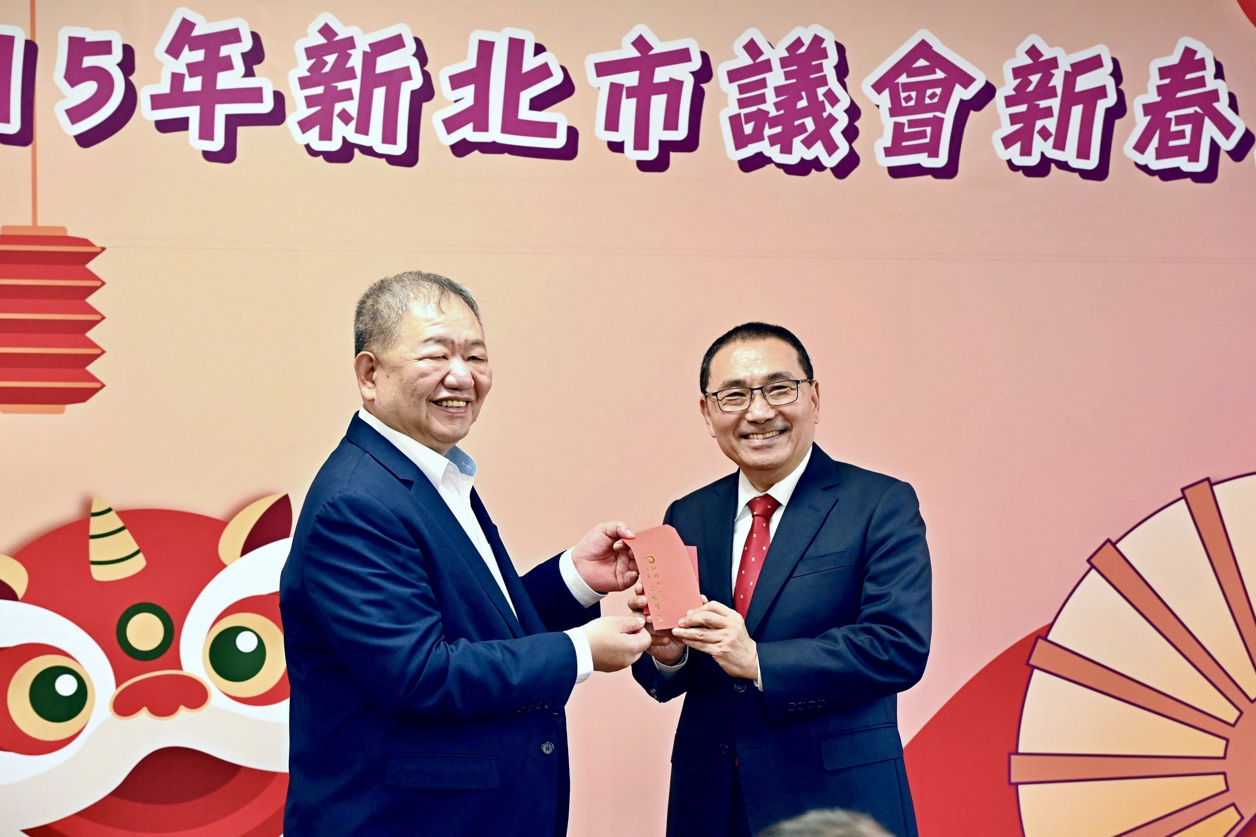 侯友宜今(23)日偕同議長蔣根煌祝賀議會全體同仁新年平安好運