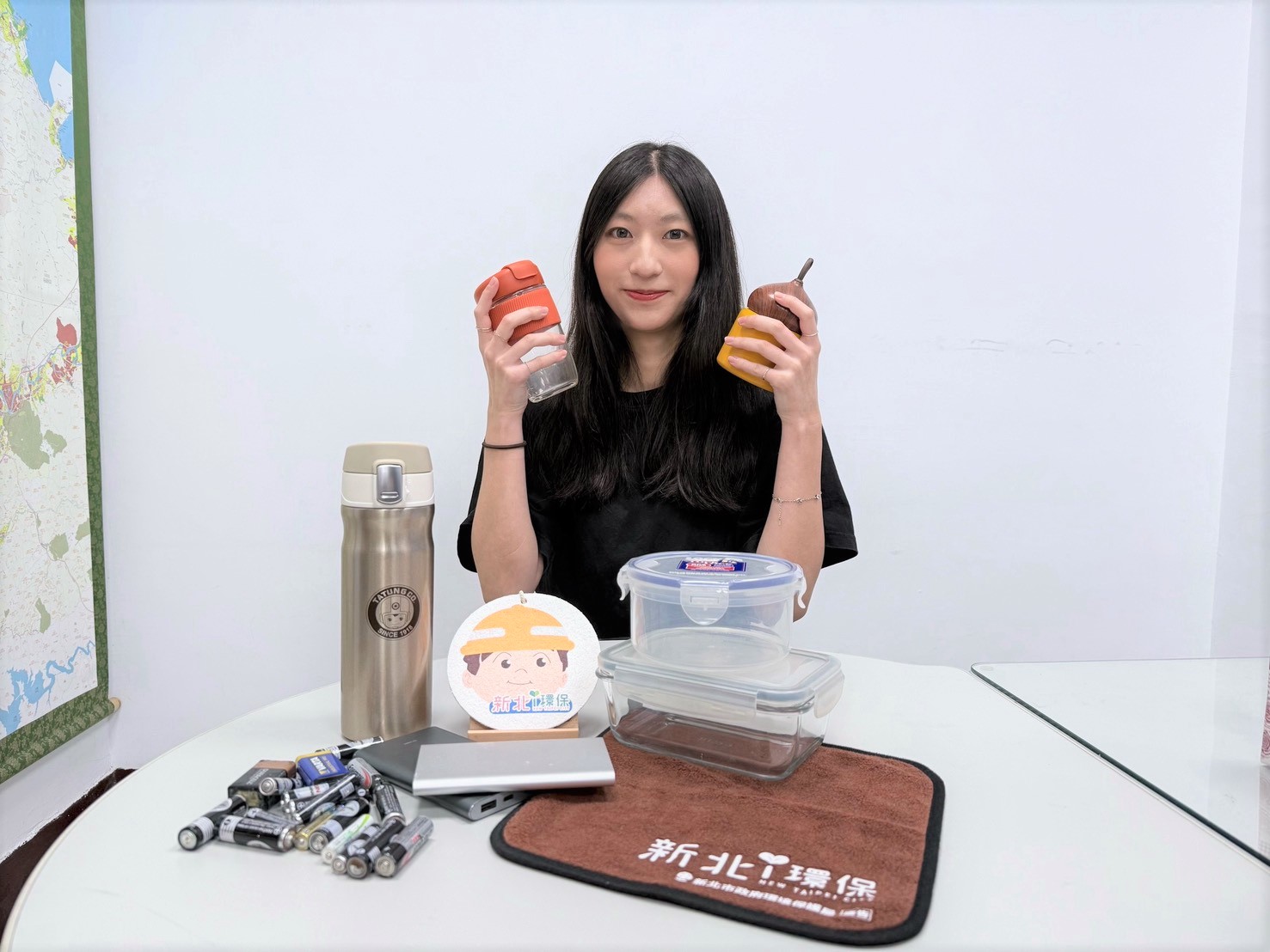 邀請民眾參與「資收知識燈謎站」活動，一同減塑把好禮帶回家