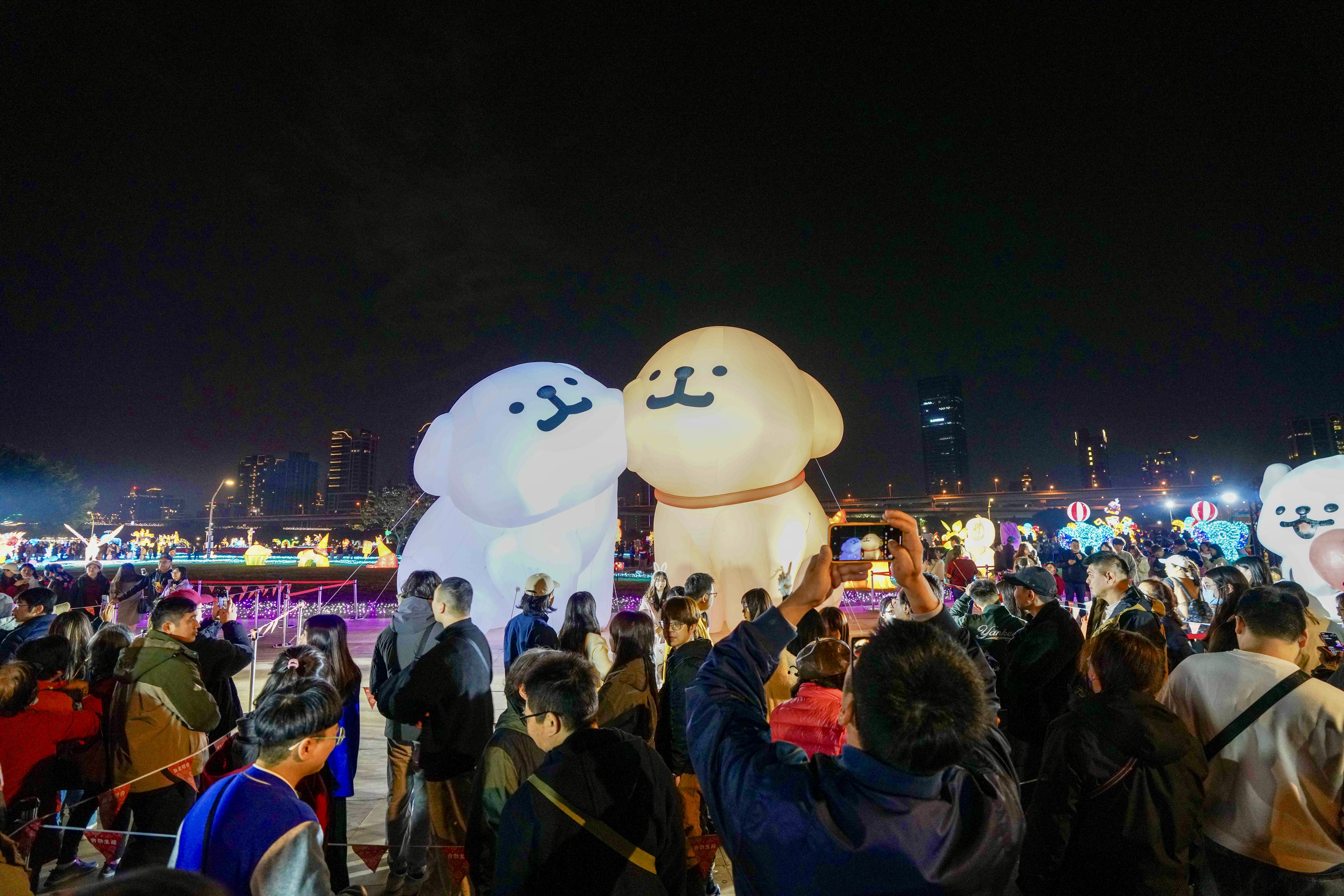 出馬！！線條小狗燈區。