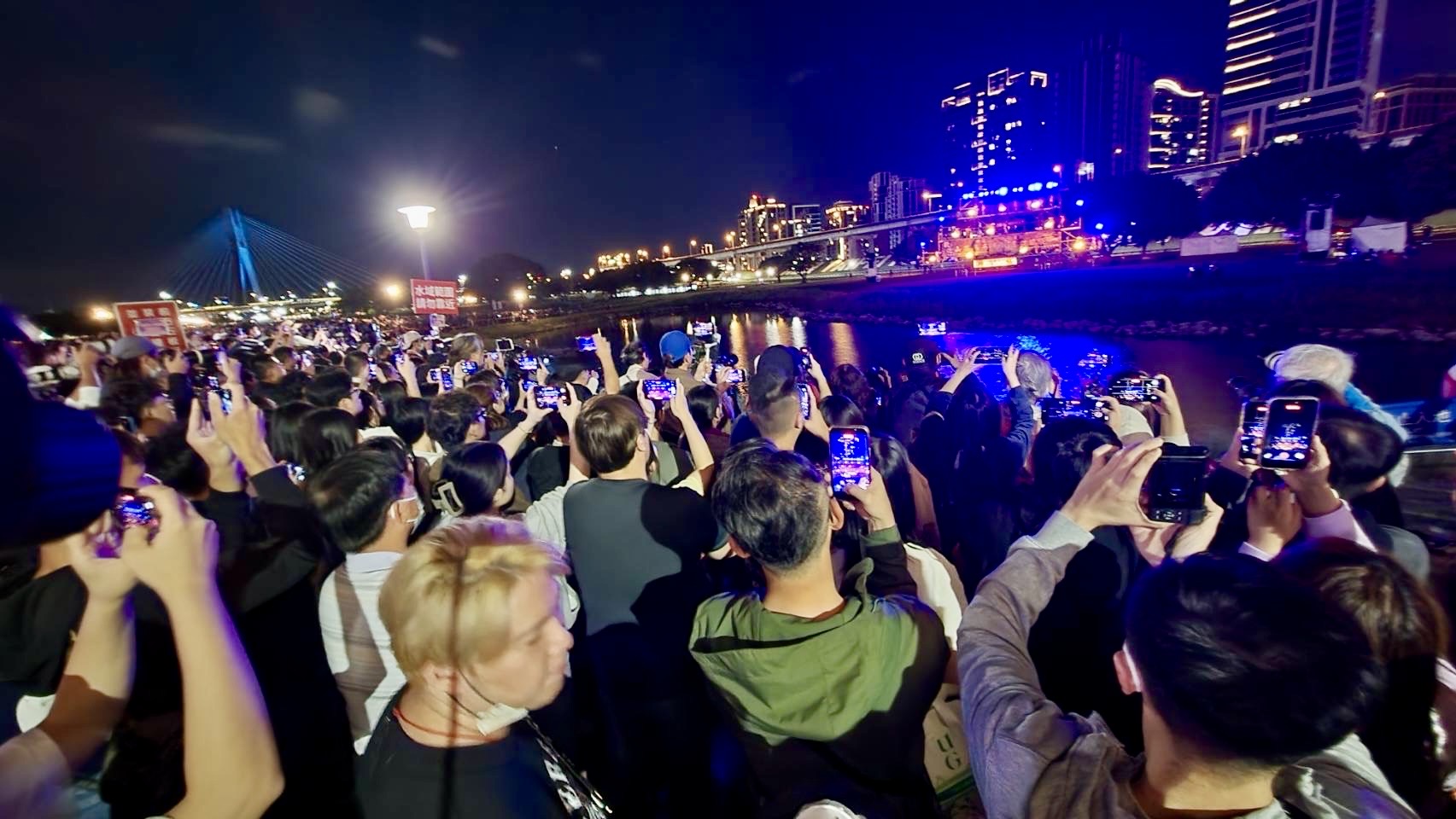 萬眾期待的鐵花秀表演活動。