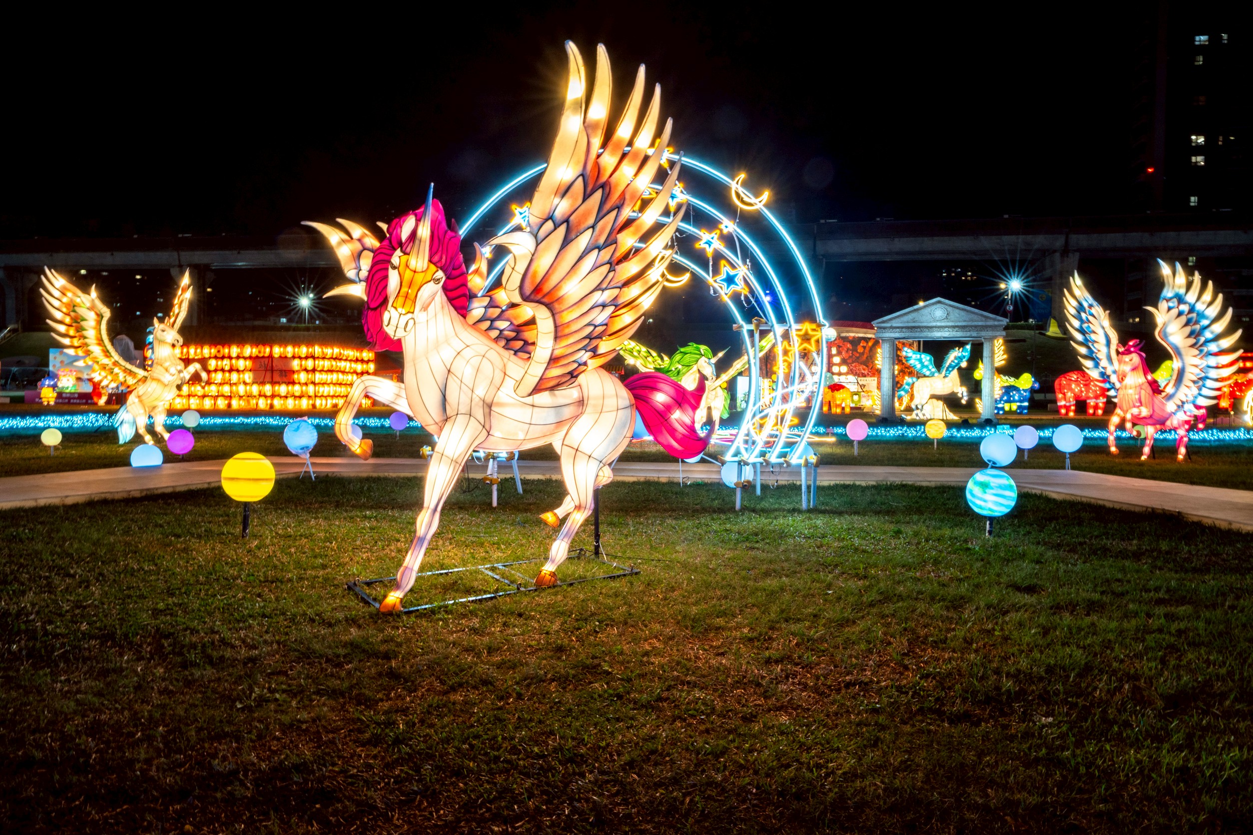 天馬行空燈區。